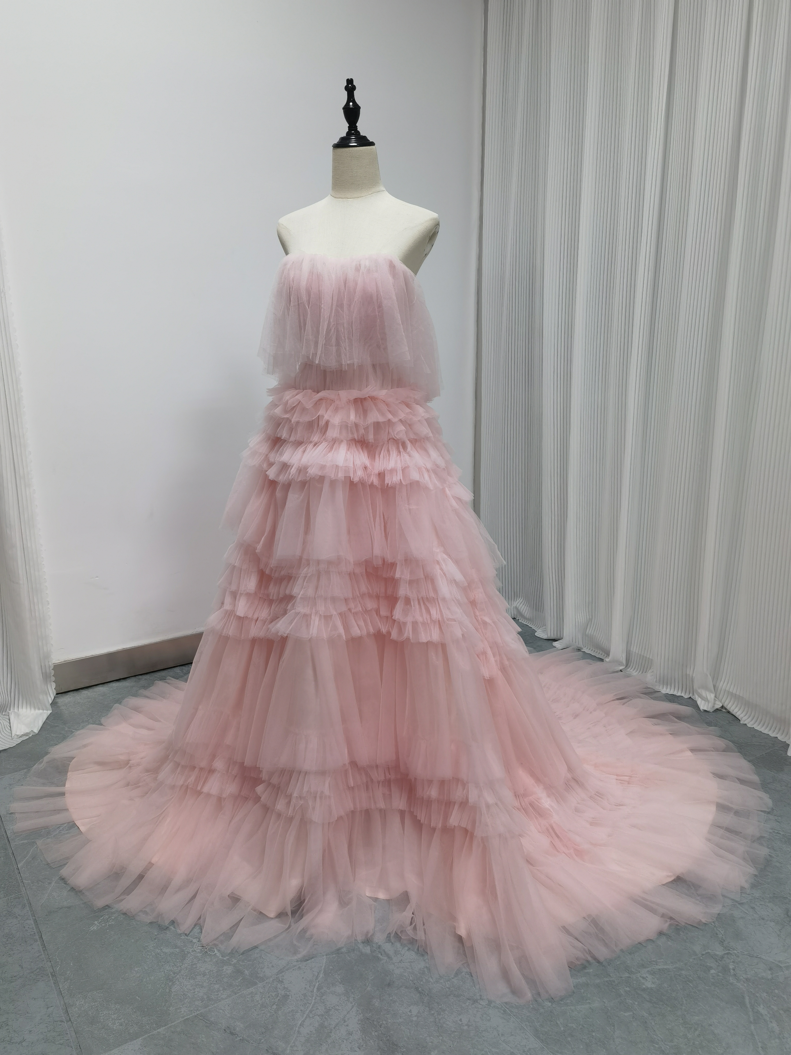 もこもこドレス ピンク カラードレス 柔らかく重ねたチュールスカート プリンセスライン
