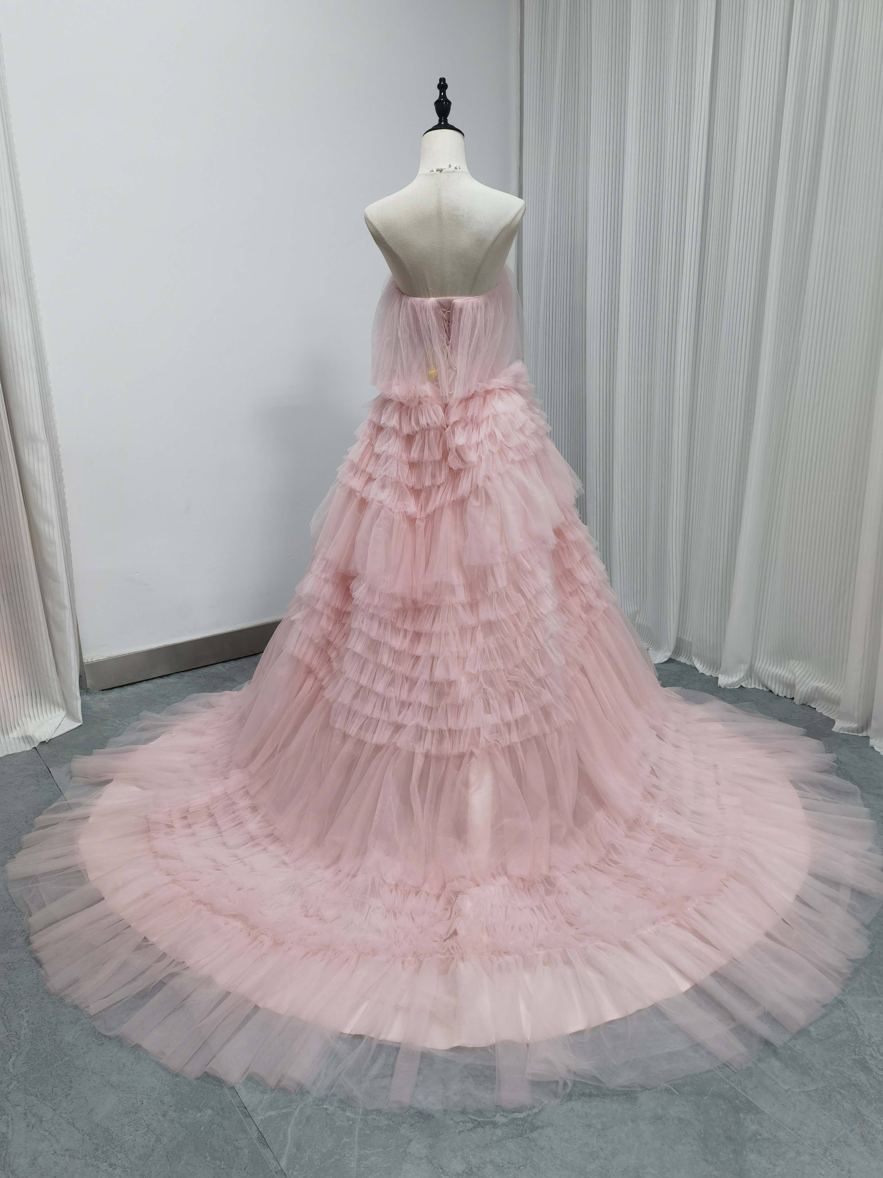 もこもこドレス ピンク カラードレス 柔らかく重ねたチュールスカート プリンセスライン