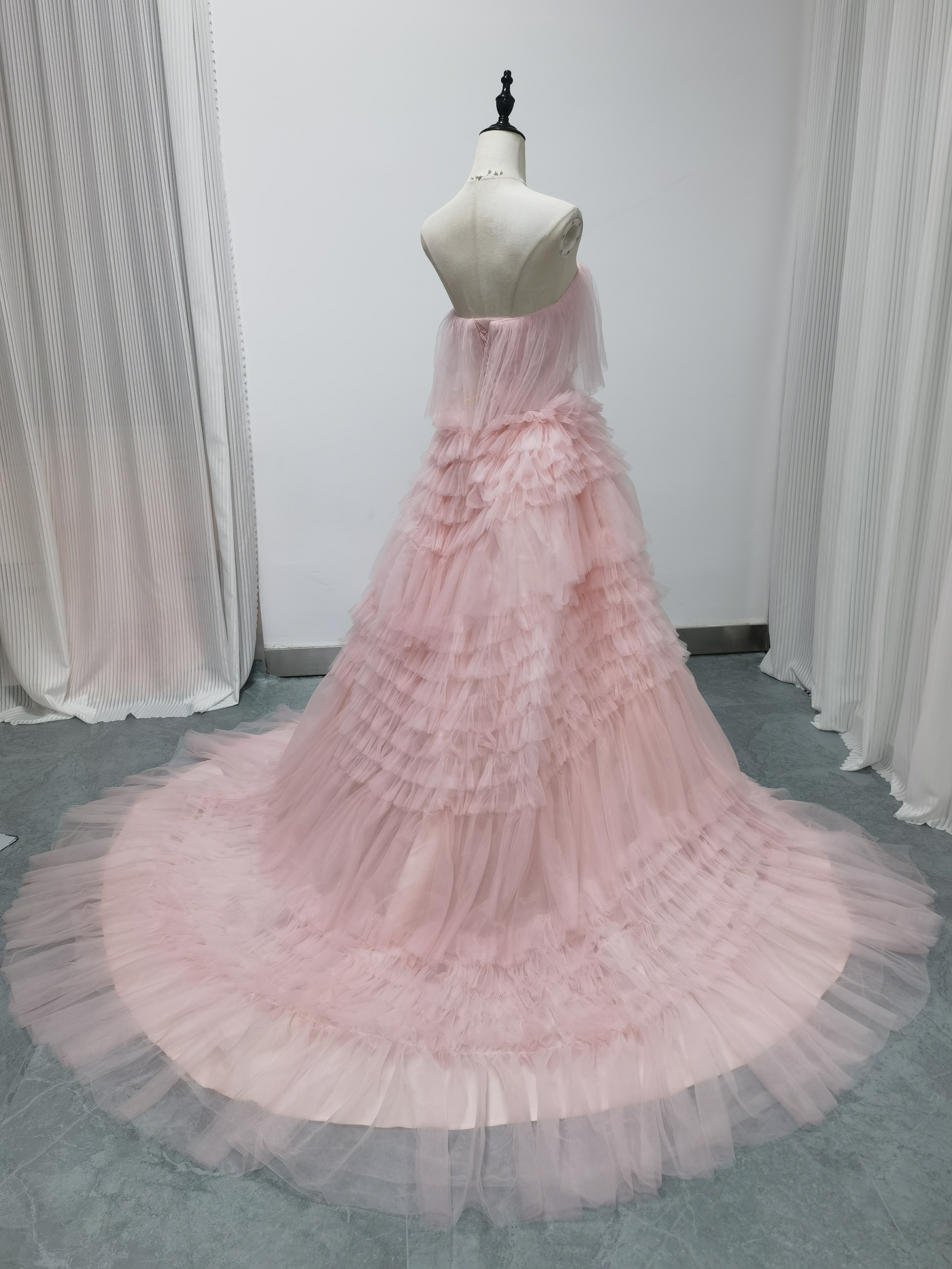 もこもこドレス ピンク カラードレス 柔らかく重ねたチュールスカート プリンセスライン