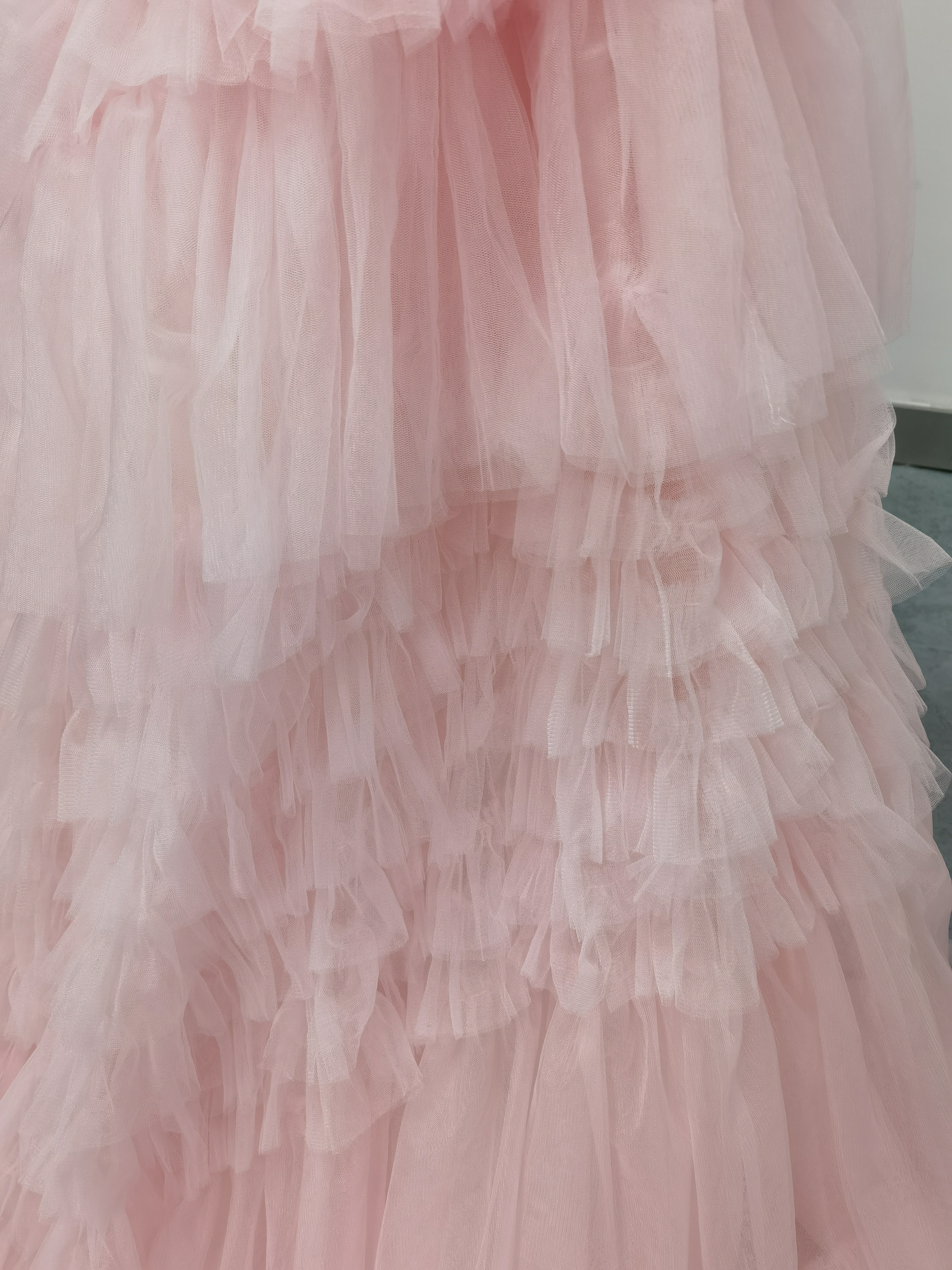 もこもこドレス ピンク カラードレス 柔らかく重ねたチュールスカート プリンセスライン