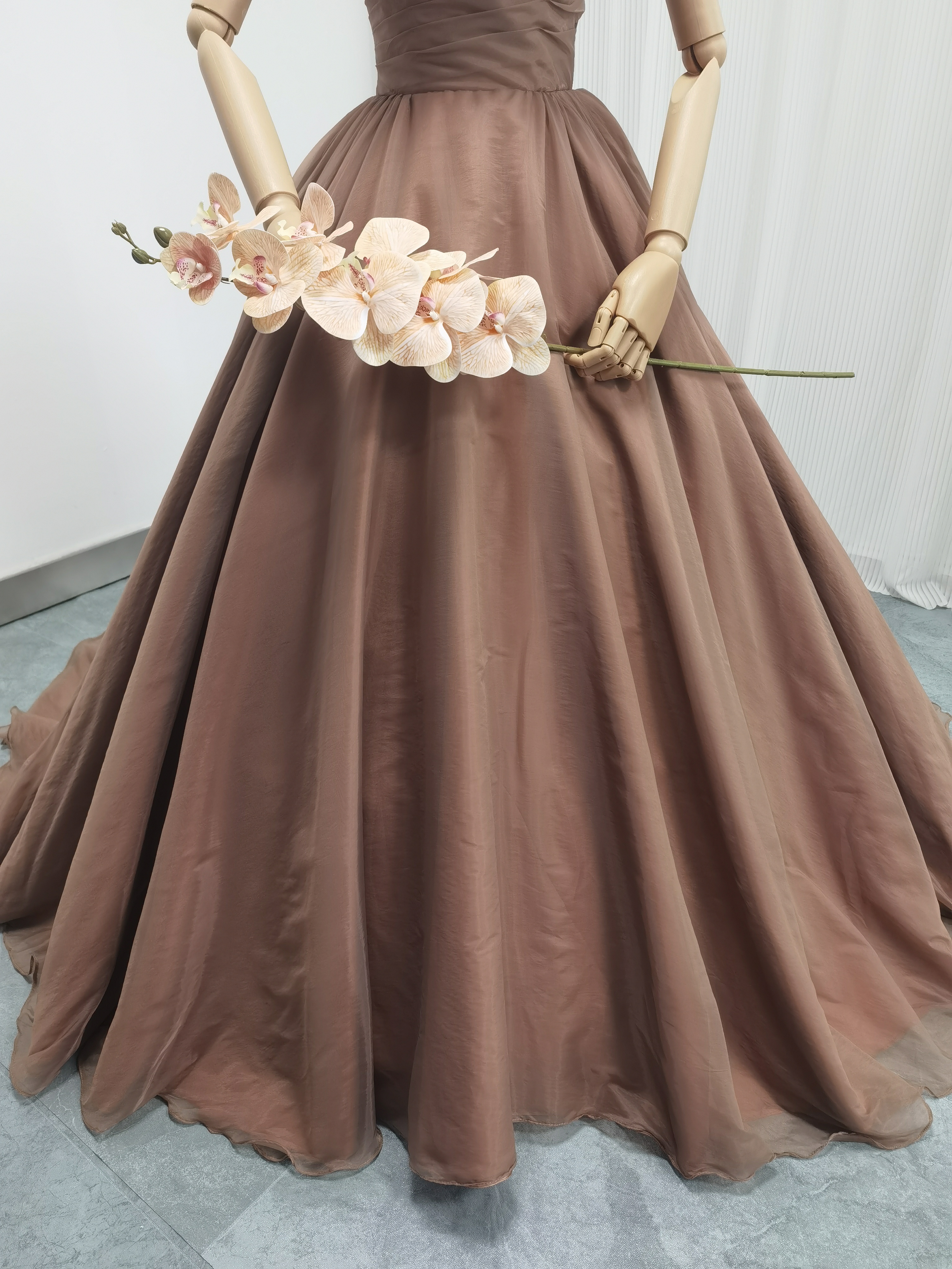 送料無料！新品発売！茶色テラコッタ　2waysカラードレス ベアトップ　トレーン　編上げ