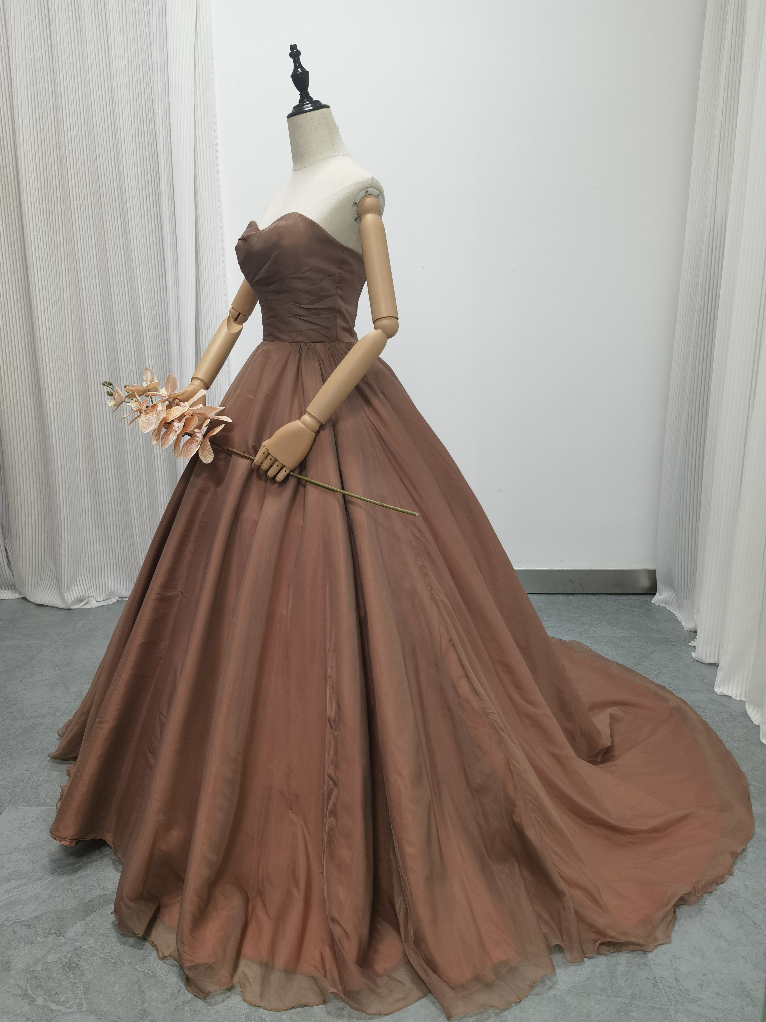 送料無料！新品発売！茶色テラコッタ　2waysカラードレス ベアトップ　トレーン　編上げ
