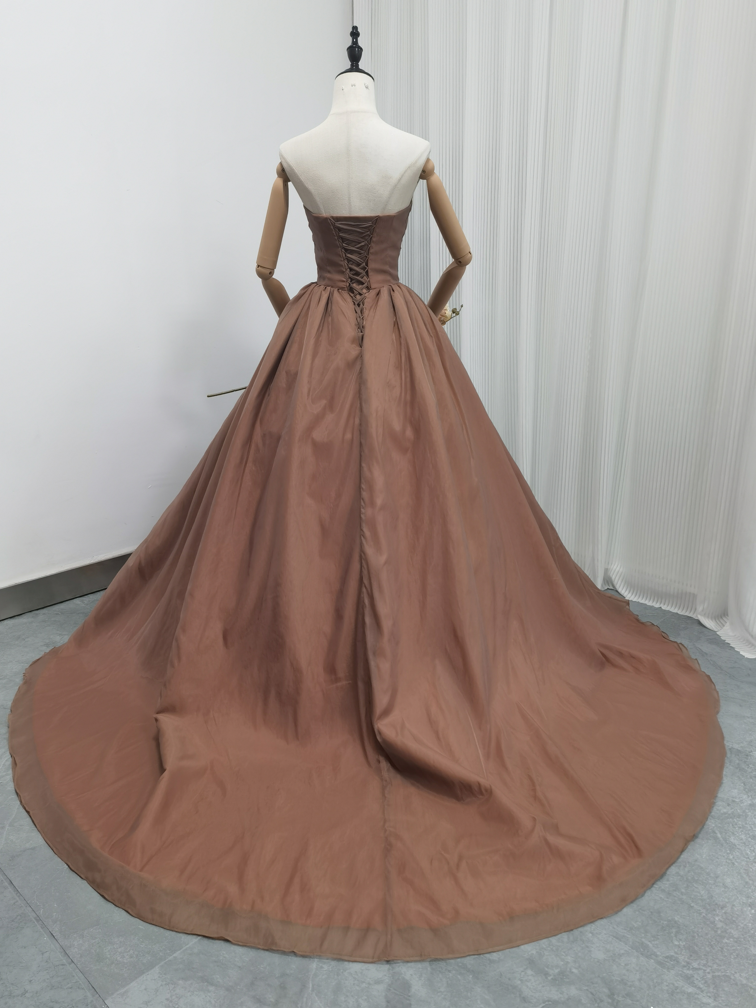 送料無料！新品発売！茶色テラコッタ　2waysカラードレス ベアトップ　トレーン　編上げ