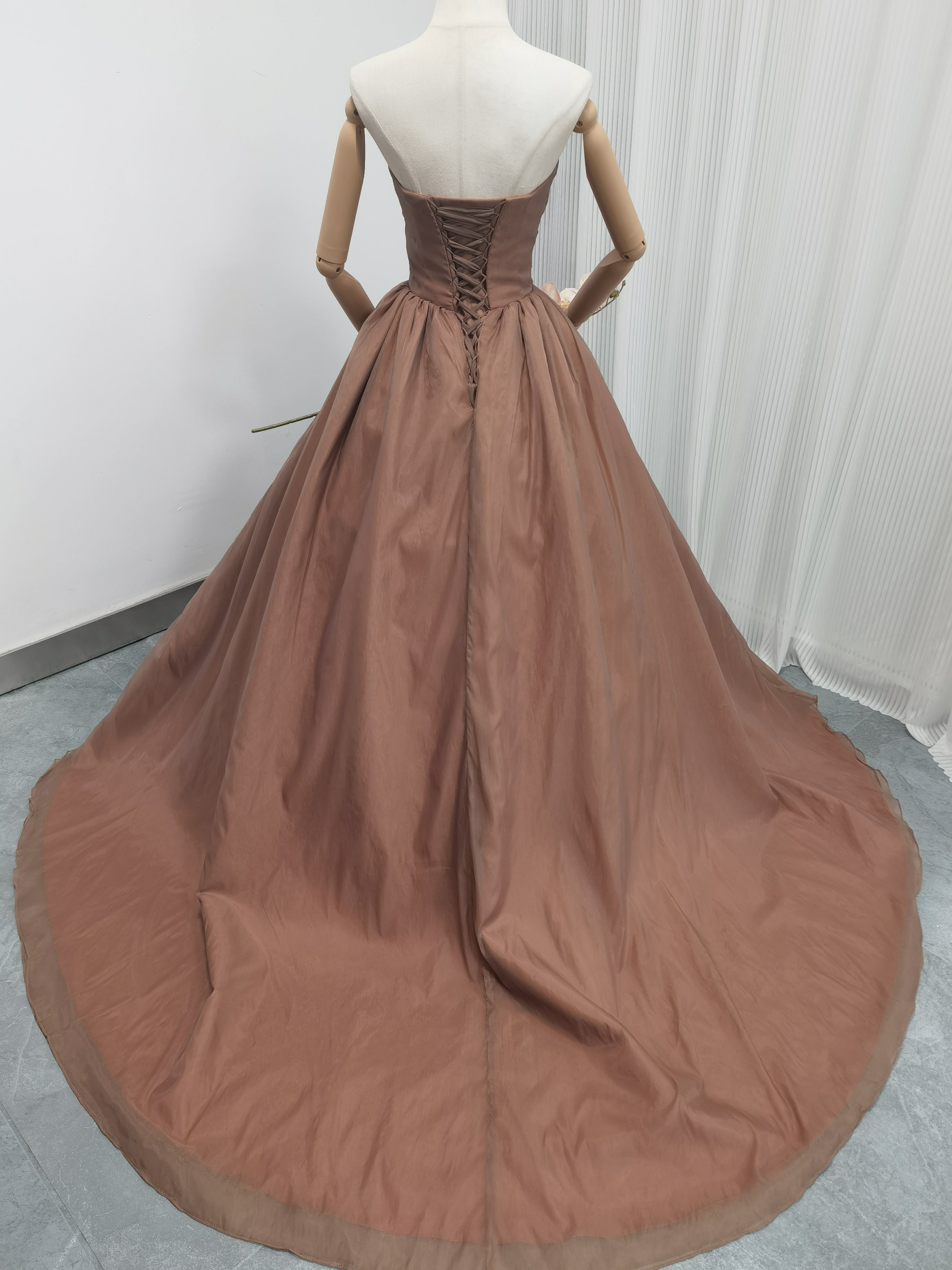 送料無料！新品発売！茶色テラコッタ　2waysカラードレス ベアトップ　トレーン　編上げ