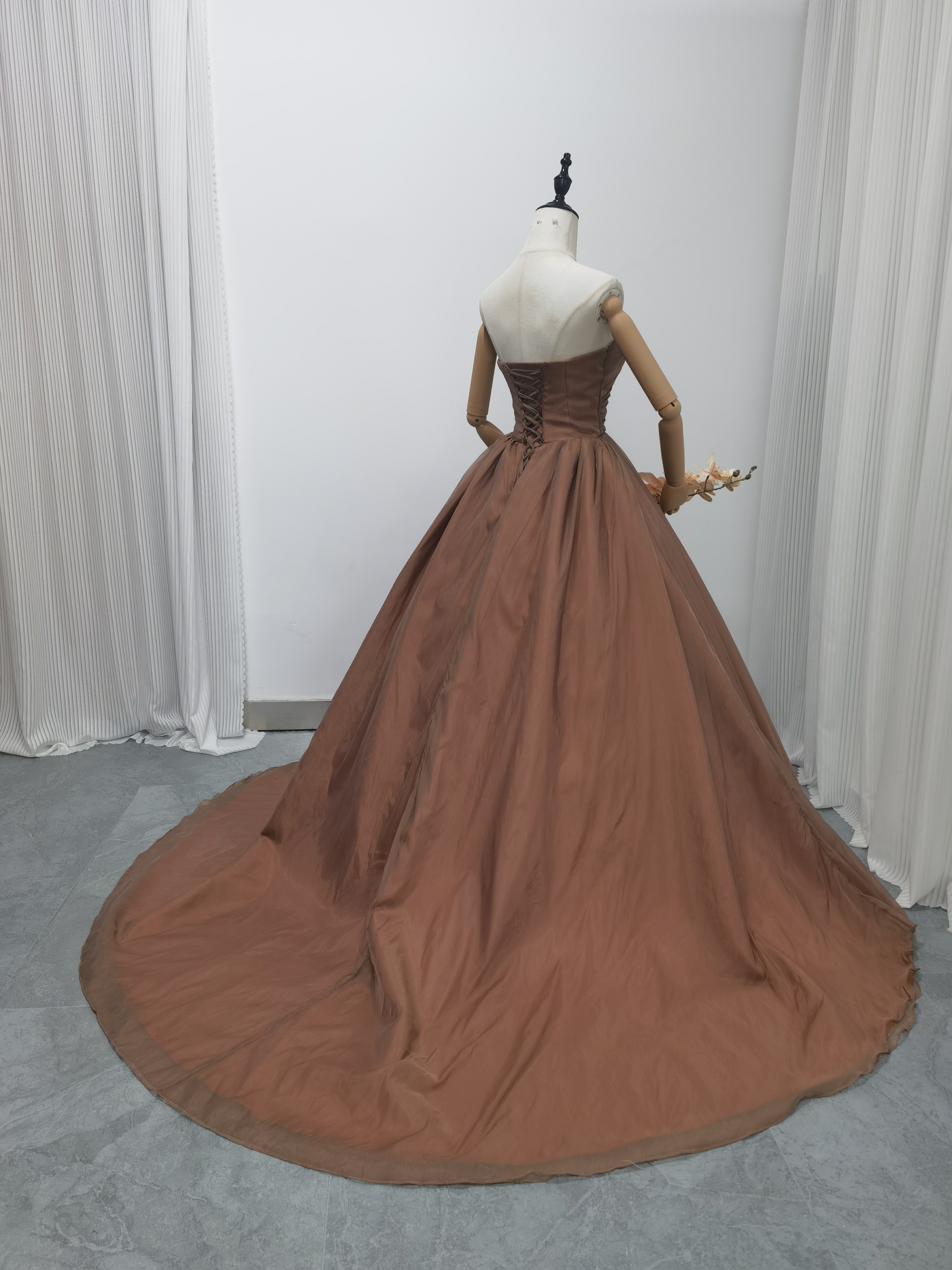 送料無料！新品発売！茶色テラコッタ　2waysカラードレス ベアトップ　トレーン　編上げ