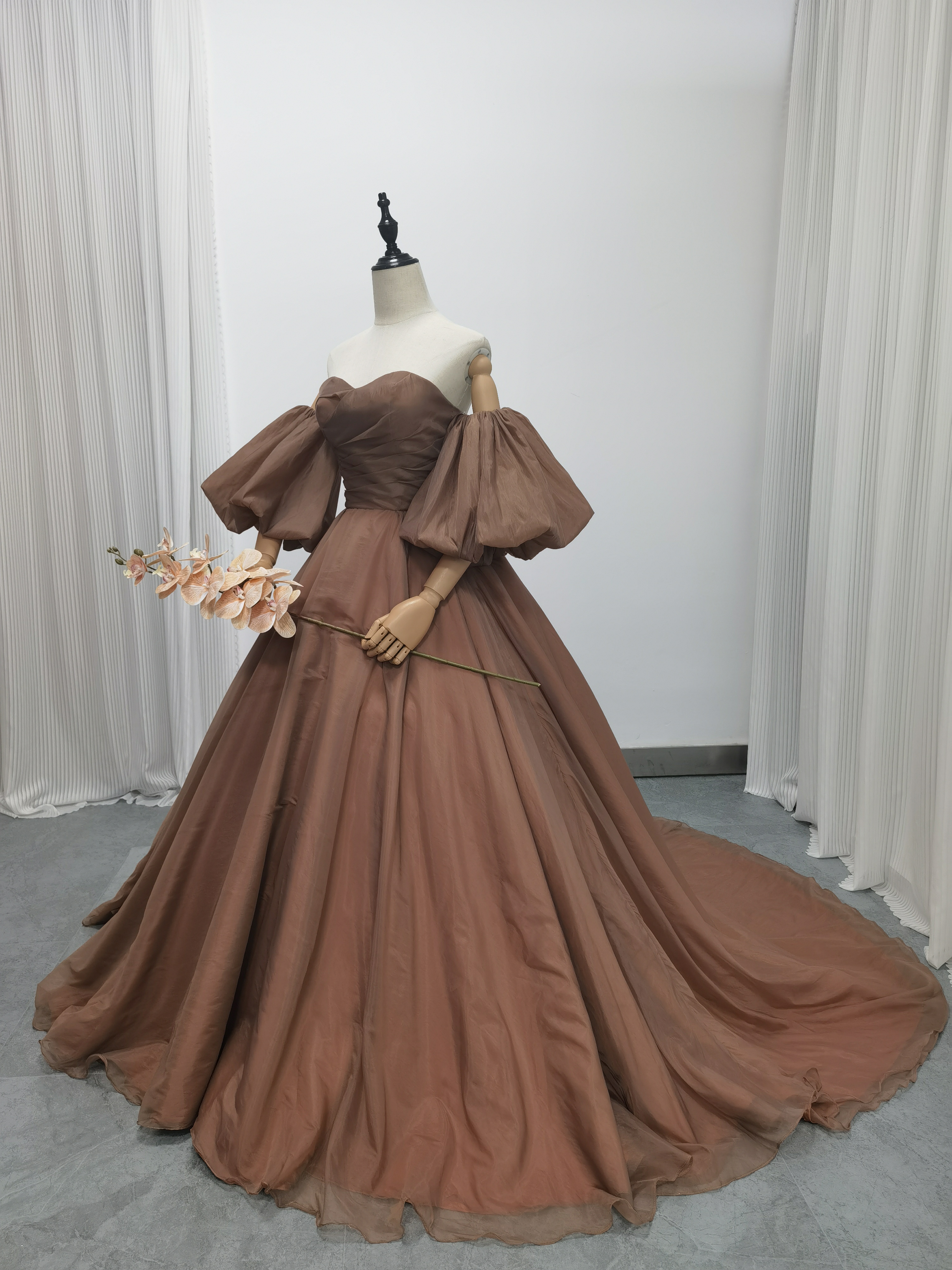 送料無料！新品発売！茶色テラコッタ　2waysカラードレス ベアトップ　トレーン　編上げ