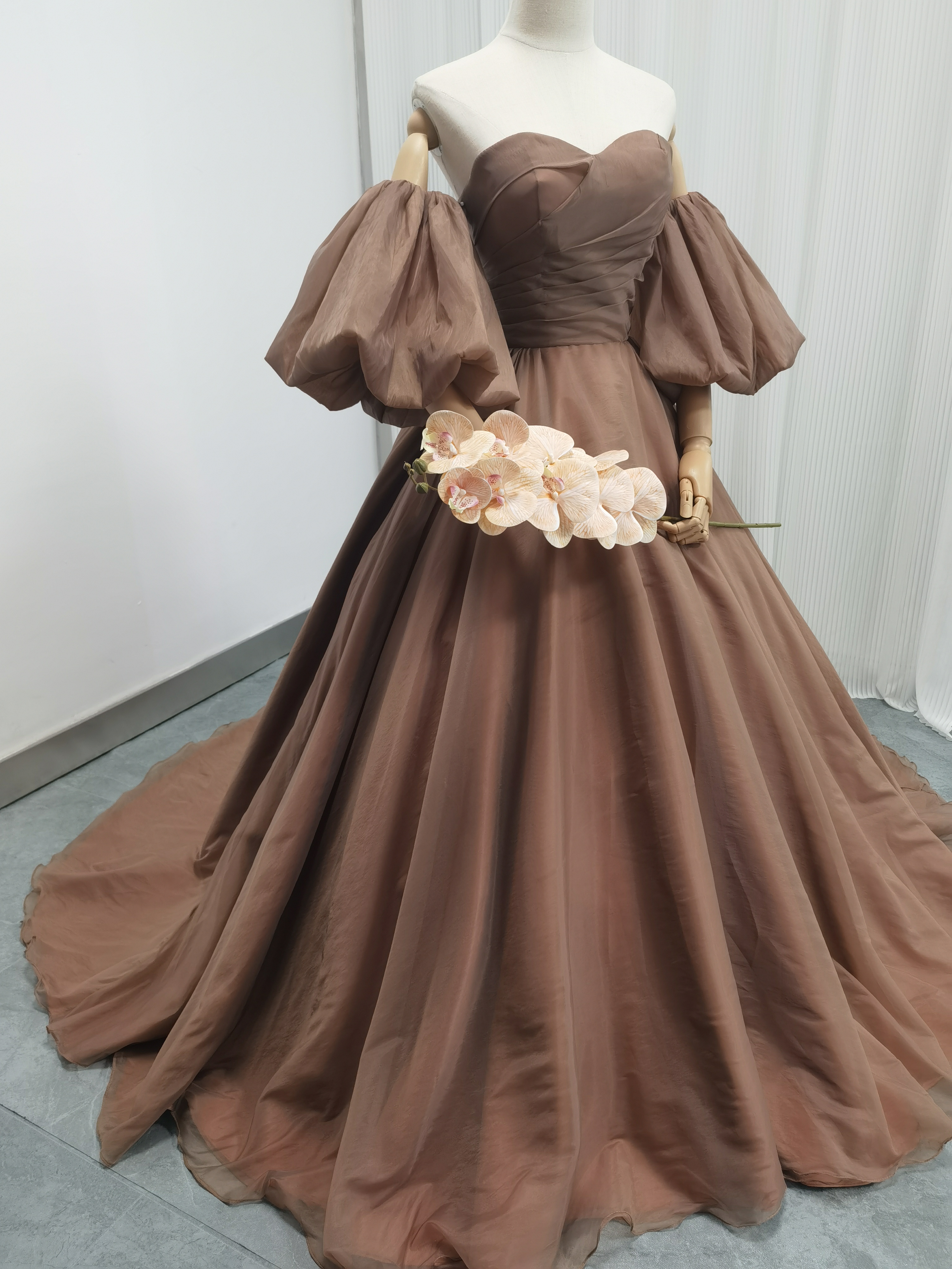 送料無料！新品発売！茶色テラコッタ　2waysカラードレス ベアトップ　トレーン　編上げ