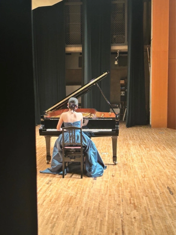 送料無料！ターコイズブルー演奏会ドレス　ビスチェドレス　トレーン　編み上げ　ステージドレス