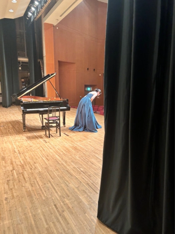 送料無料！ターコイズブルー演奏会ドレス　ビスチェドレス　トレーン　編み上げ　ステージドレス