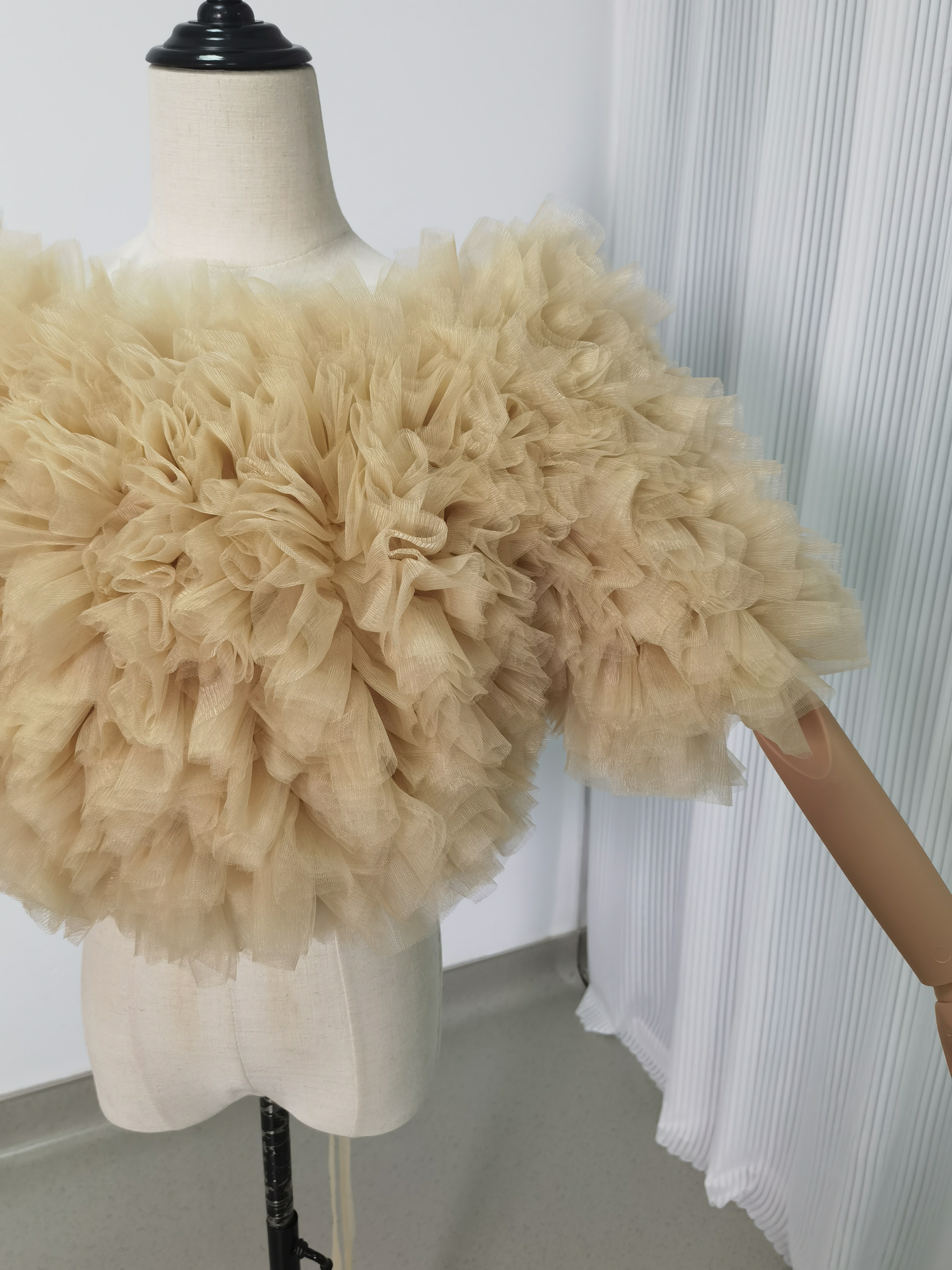 トップス 薄シャンパンの色 半袖 ラッフルフリル 色直し 可愛い