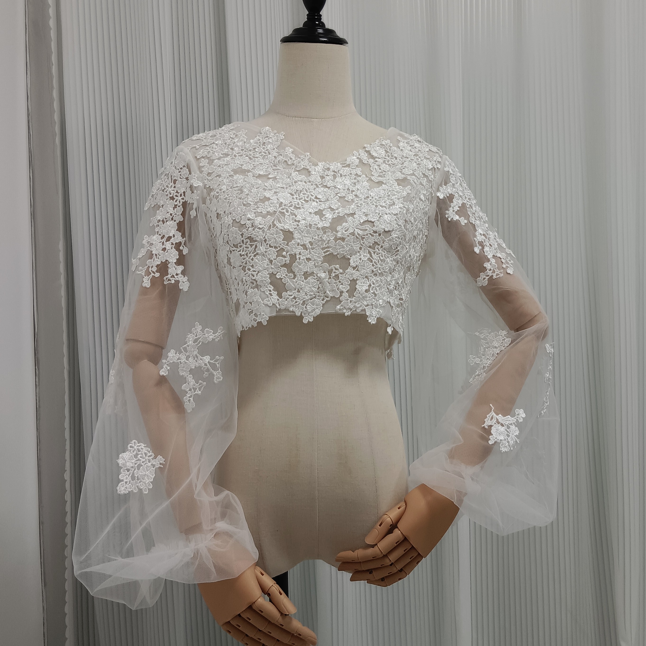 フランス風 ボレロ ふわふわ袖 Vネック くるみボタン 美しい花レース 花嫁/ウェディングドレス