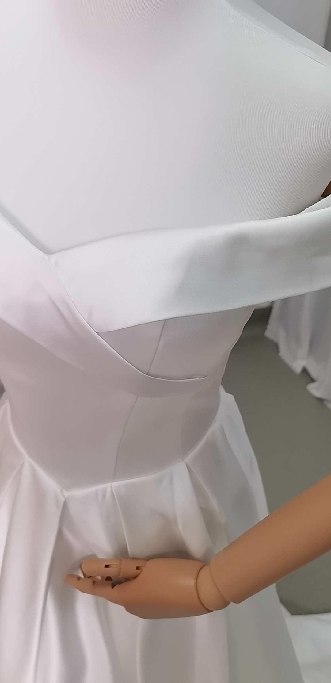 ウェディングドレス オフショルダー 光沢サテン スレンダーライン 結婚式 前撮り