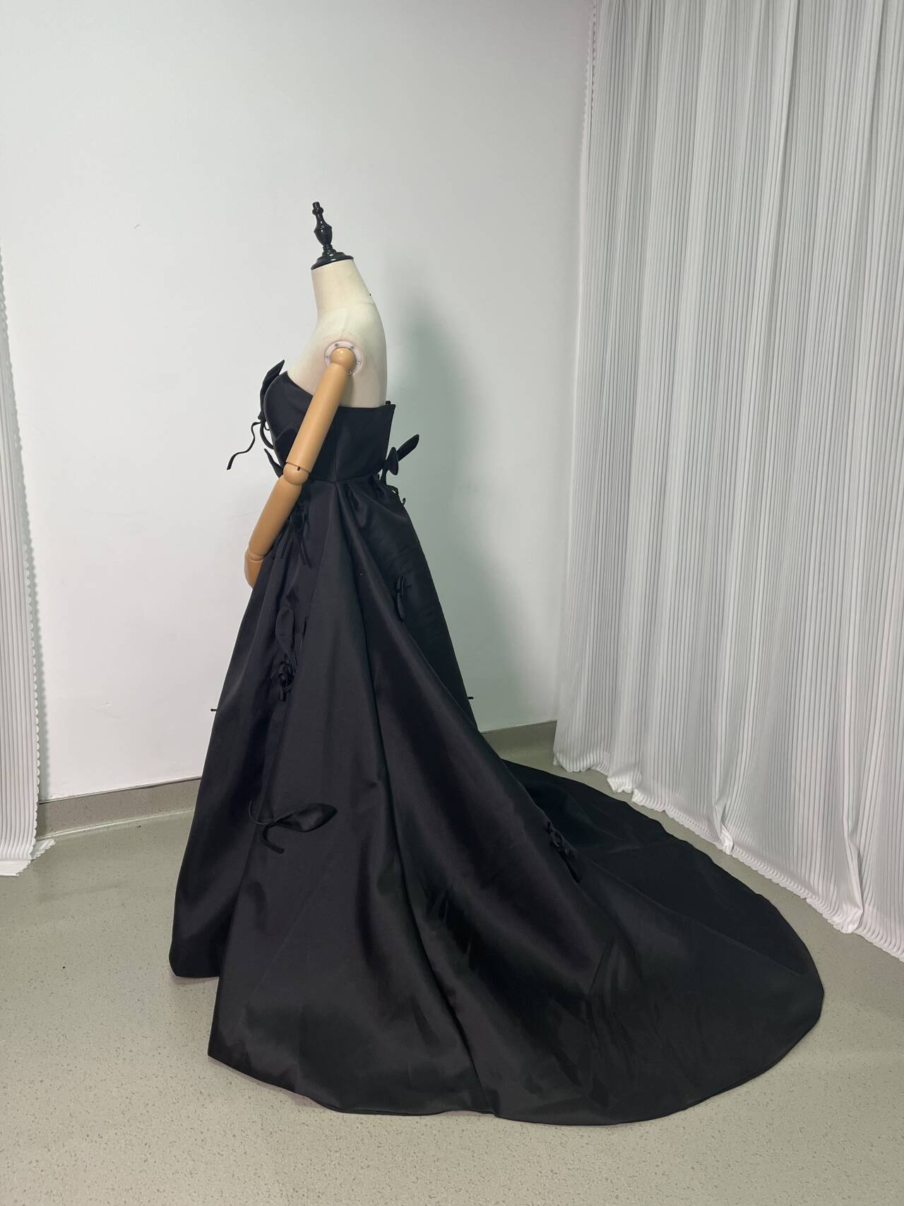 エレガント カラードレス ブラック ベアトップ リボン くるみボタン二次会 前撮り