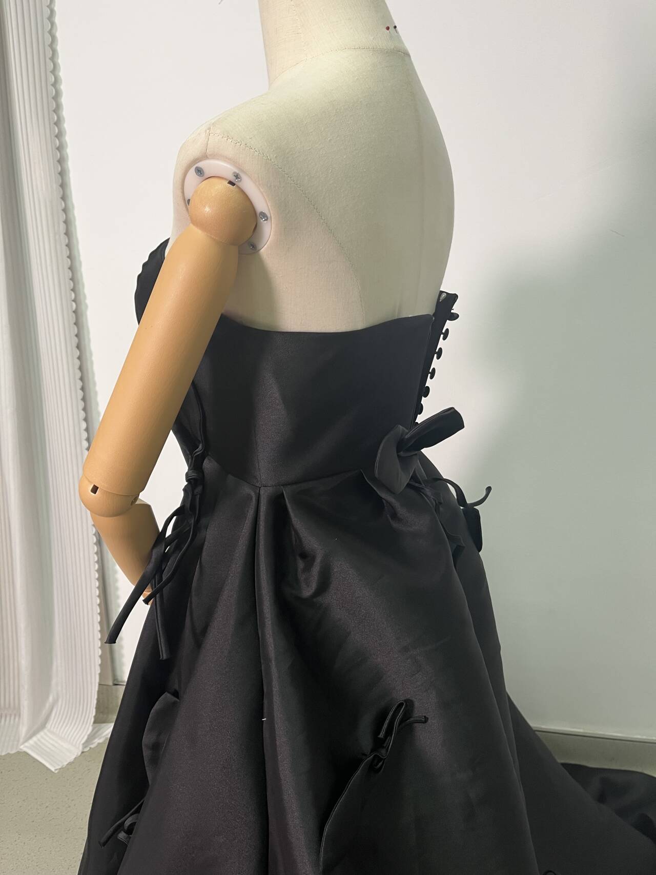 エレガント カラードレス ブラック ベアトップ リボン くるみボタン二次会 前撮り