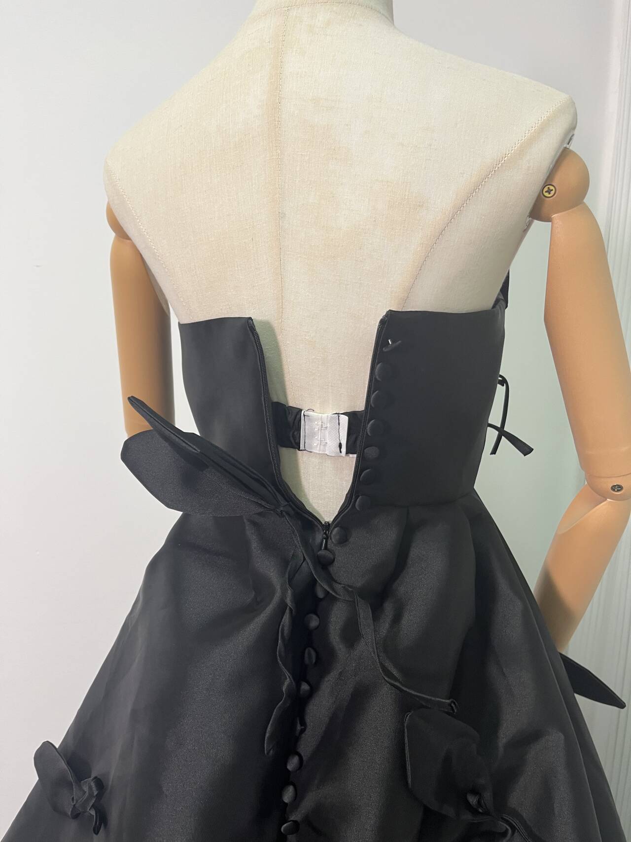 エレガント カラードレス ブラック ベアトップ リボン くるみボタン二次会 前撮り