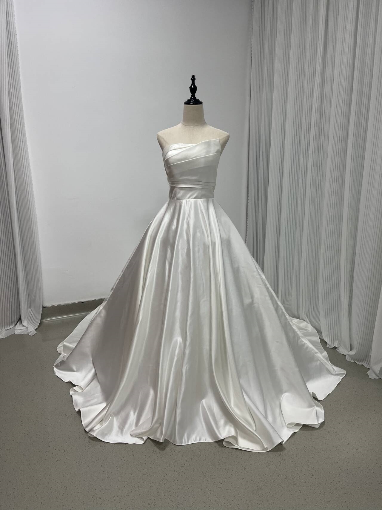 高品質！ウエディングドレス ベアトップ 取り外し袖 編み上げ プリンセスライン 結婚式/披露宴