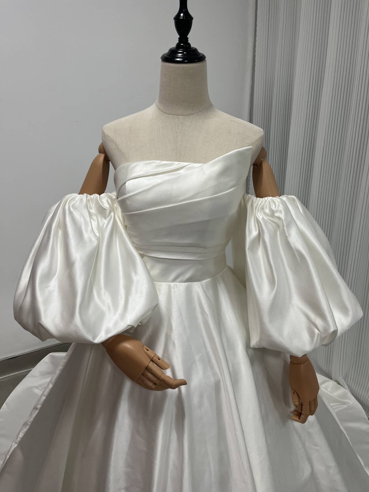 高品質！ウエディングドレス ベアトップ 取り外し袖 編み上げ プリンセスライン 結婚式/披露宴