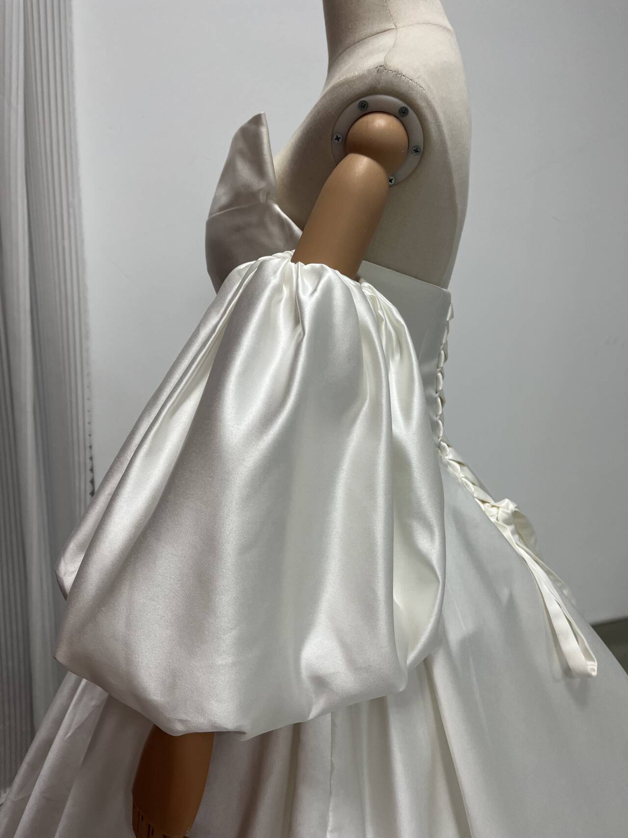 高品質！ウエディングドレス ベアトップ 取り外し袖 編み上げ プリンセスライン 結婚式/披露宴