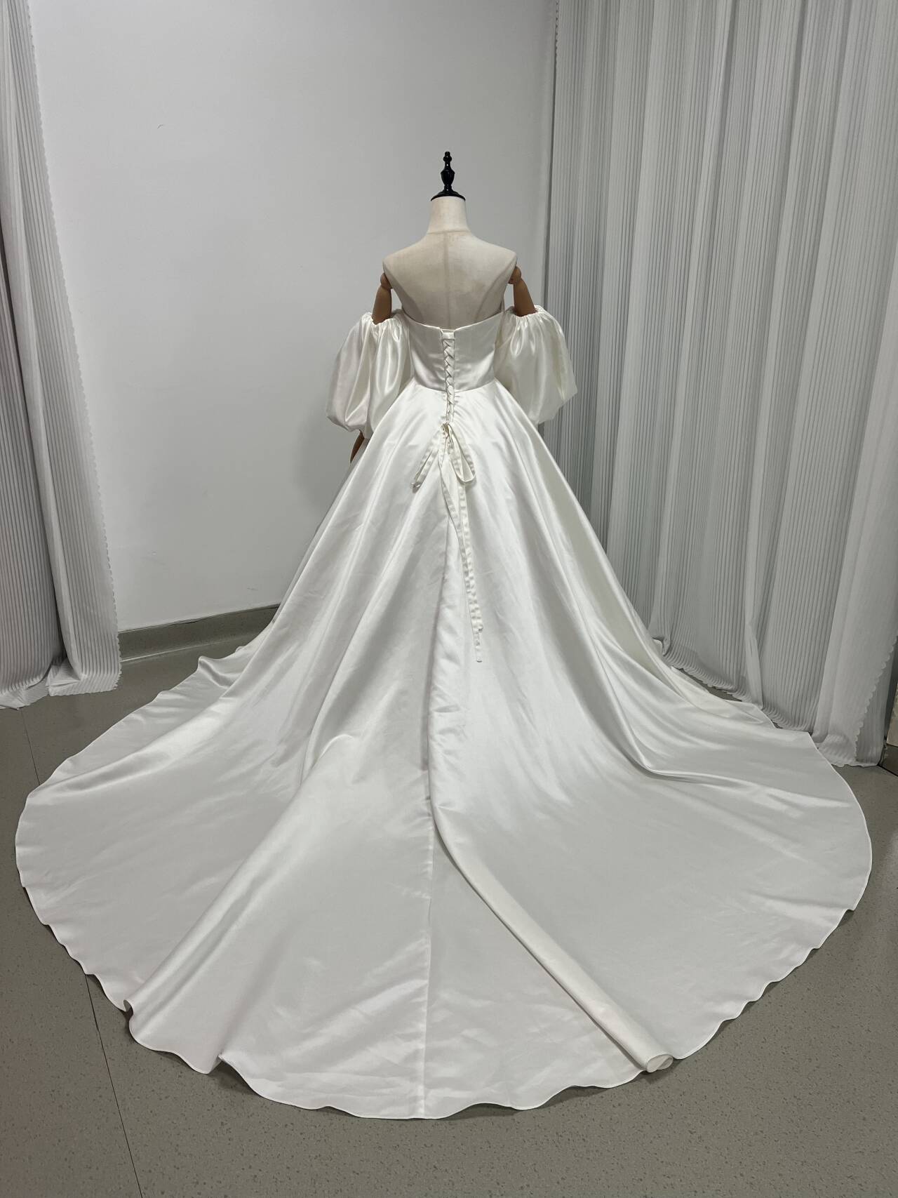 高品質！ウエディングドレス ベアトップ 取り外し袖 編み上げ プリンセスライン 結婚式/披露宴