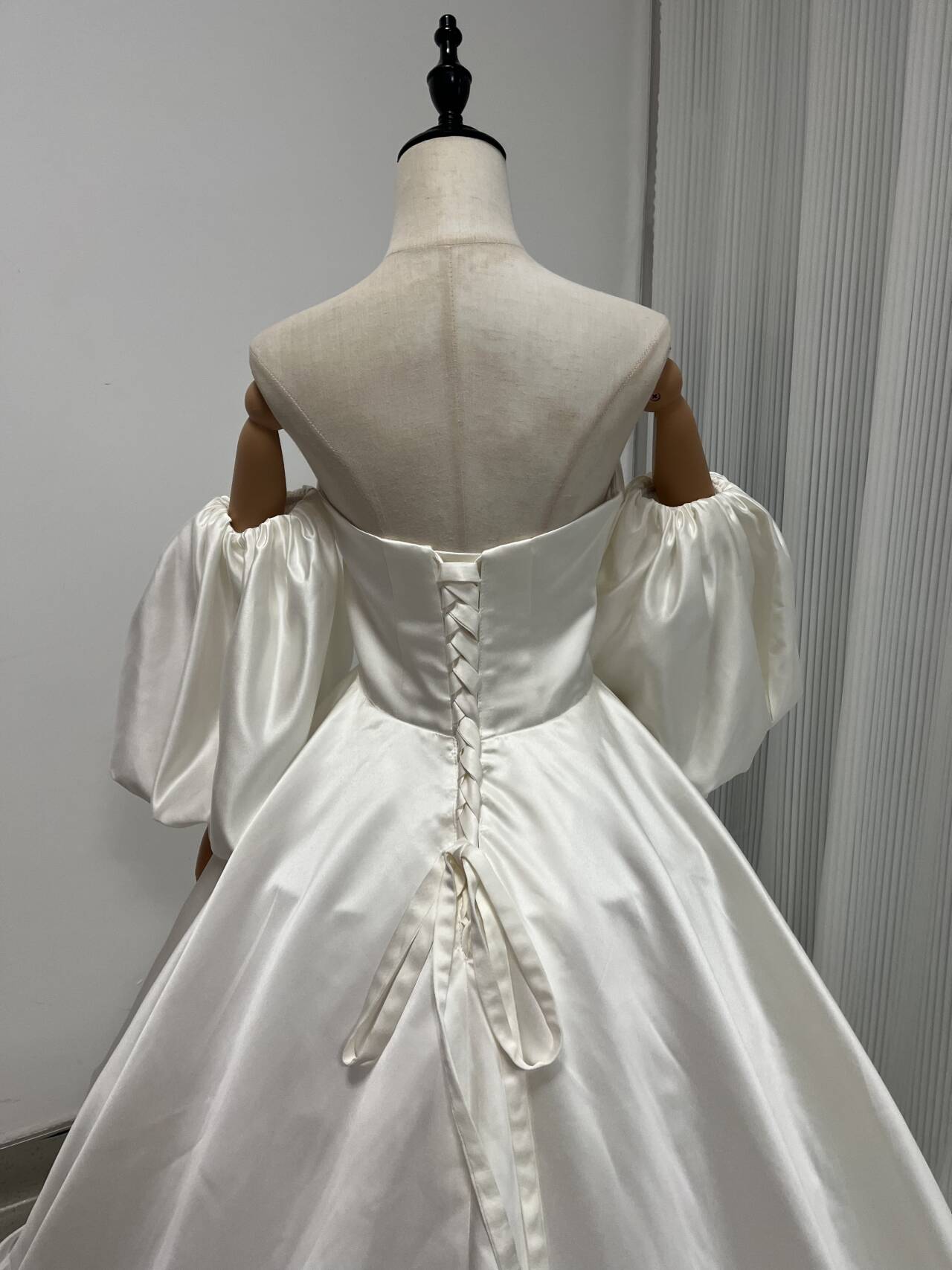 高品質！ウエディングドレス ベアトップ 取り外し袖 編み上げ プリンセスライン 結婚式/披露宴