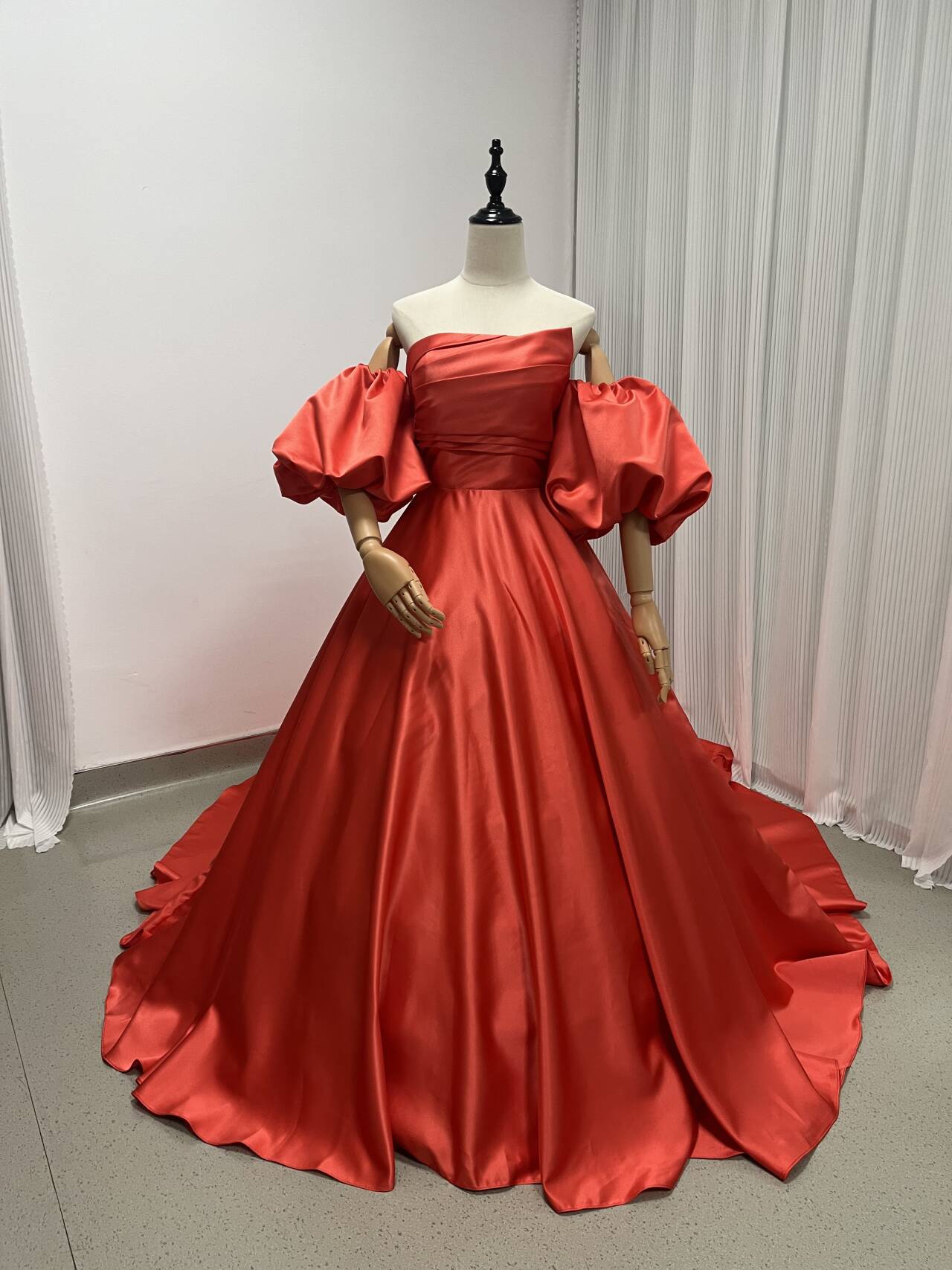 マーメイドライン サテン ボートネック パープル 背中見せ 繊細レース  