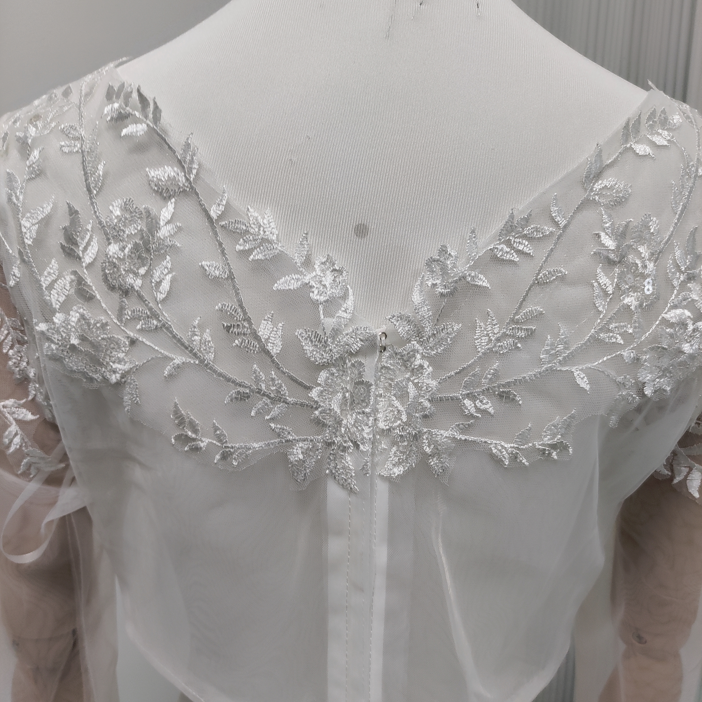 カラードレス 花モチーフ 薄青 Vネック シースルー袖 ソフトチュール キャミソール 前撮り