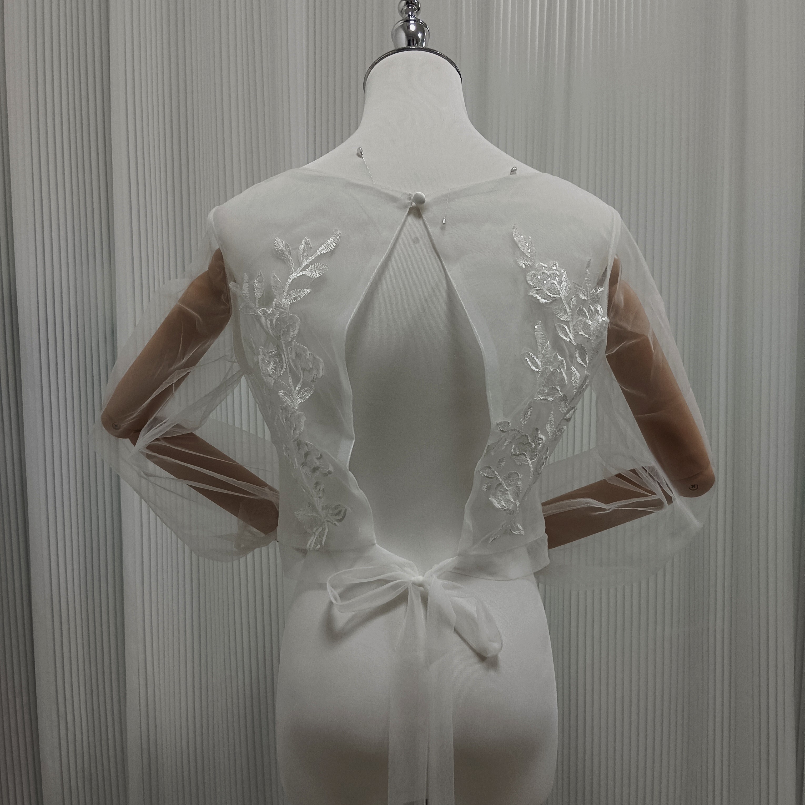 ボレロ キラキラ光る刺繍 シースルー袖 背中見せ 花嫁/ウェディングドレス