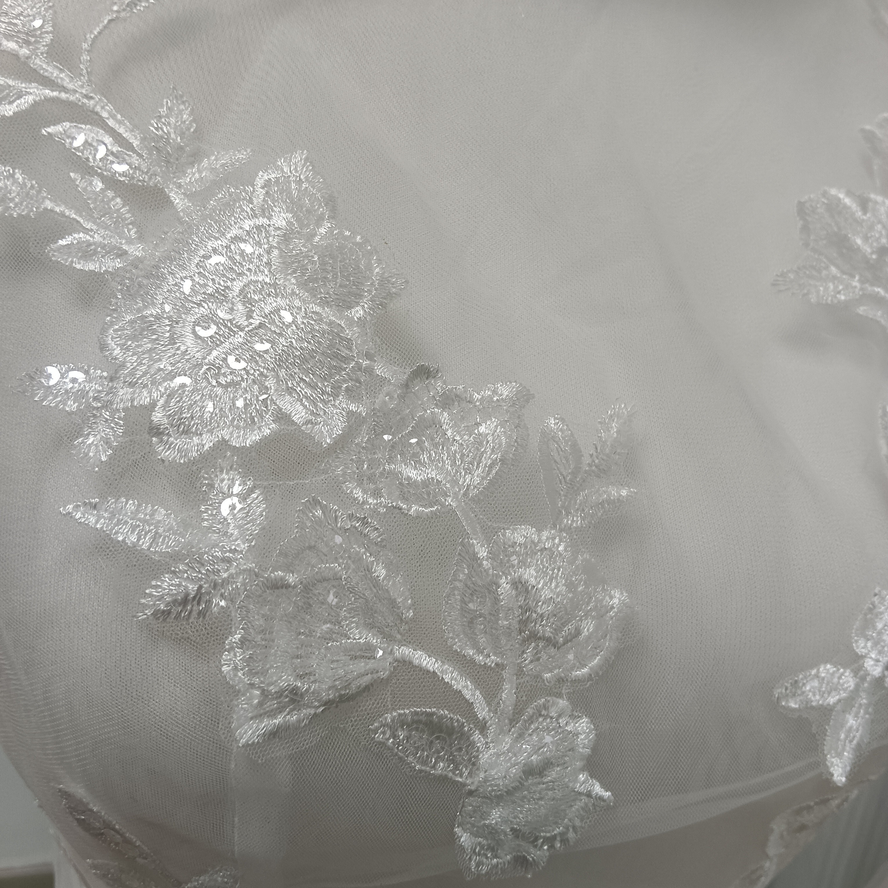 ボレロ キラキラ光る刺繍 シースルー袖 背中見せ 花嫁/ウェディングドレス