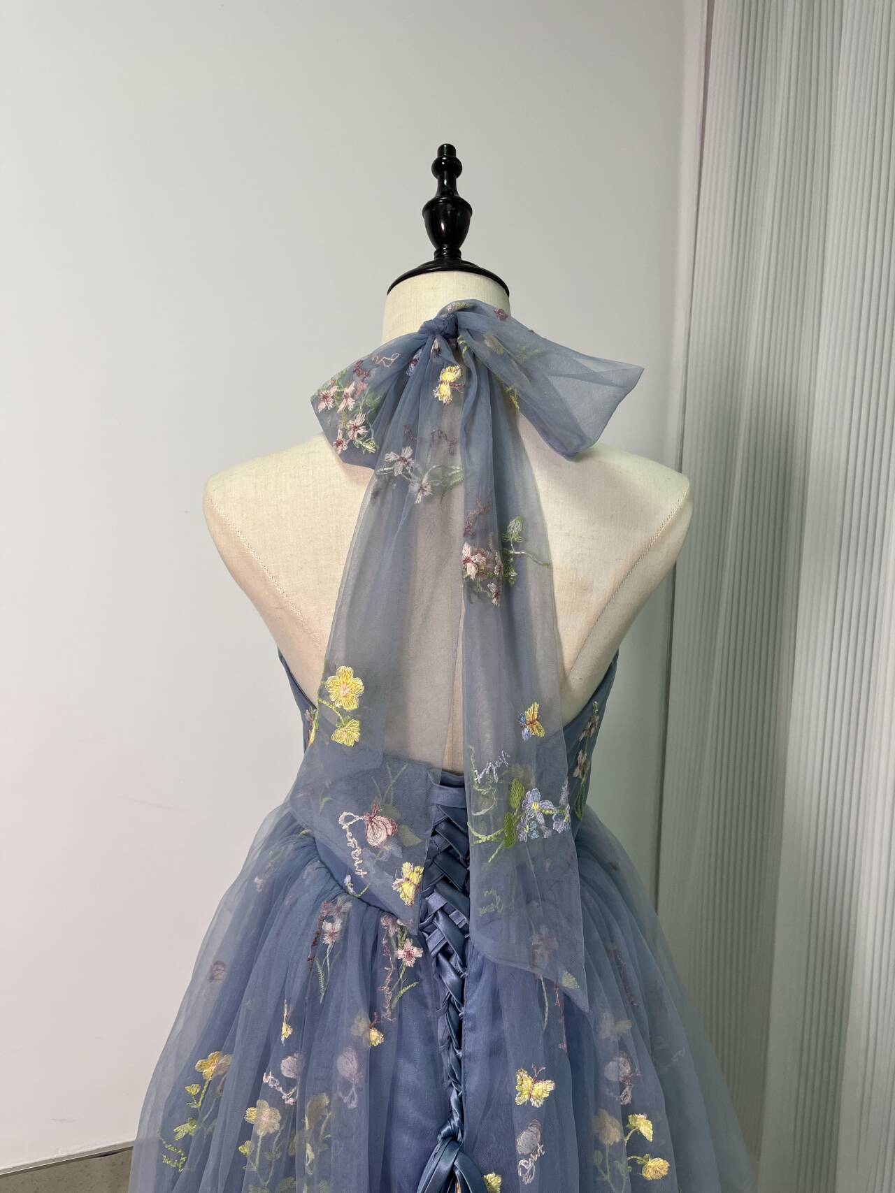 マーメイドライン サテン ボートネック パープル 背中見せ 繊細レース  