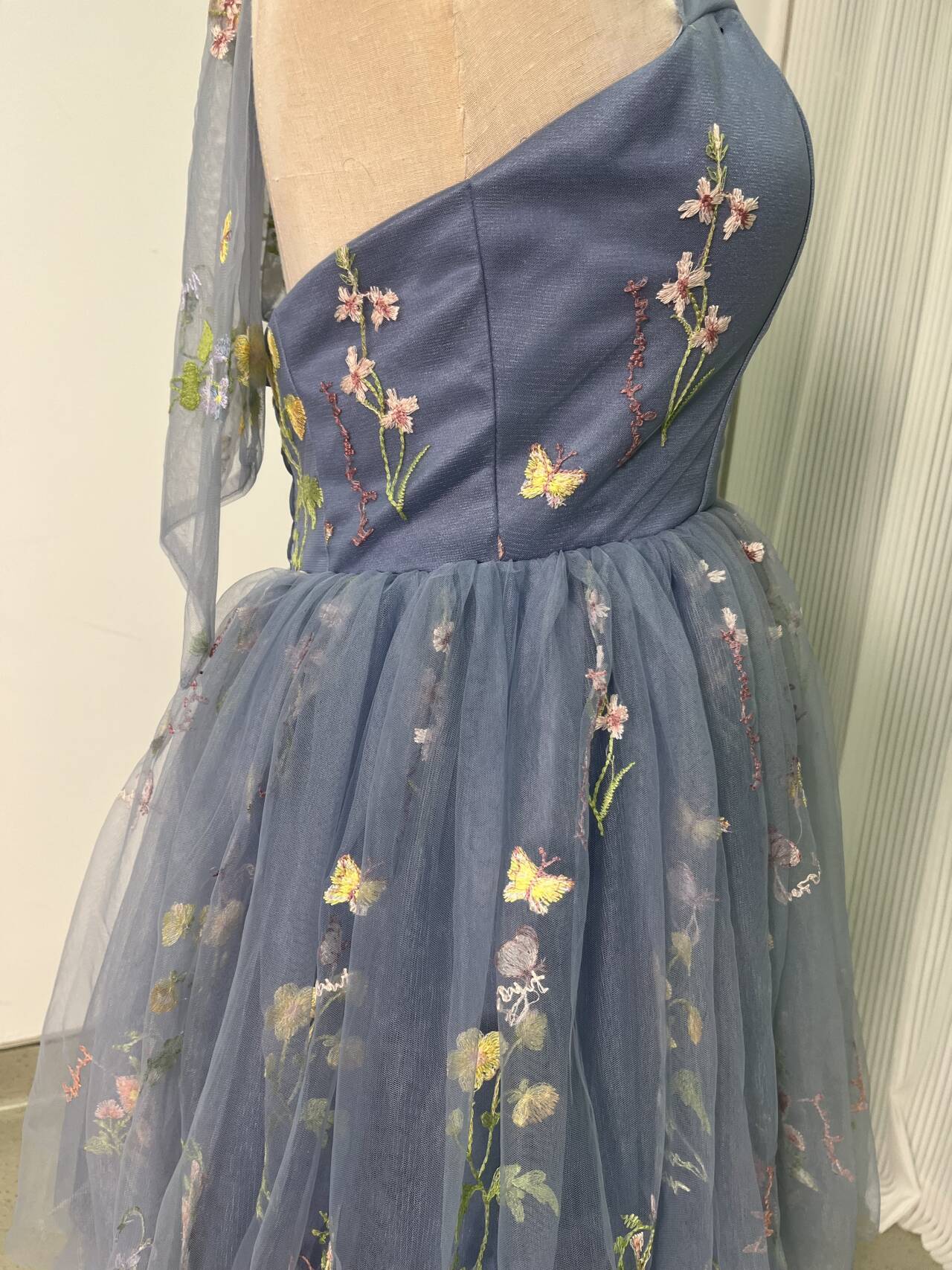 マーメイドライン サテン ボートネック パープル 背中見せ 繊細レース  