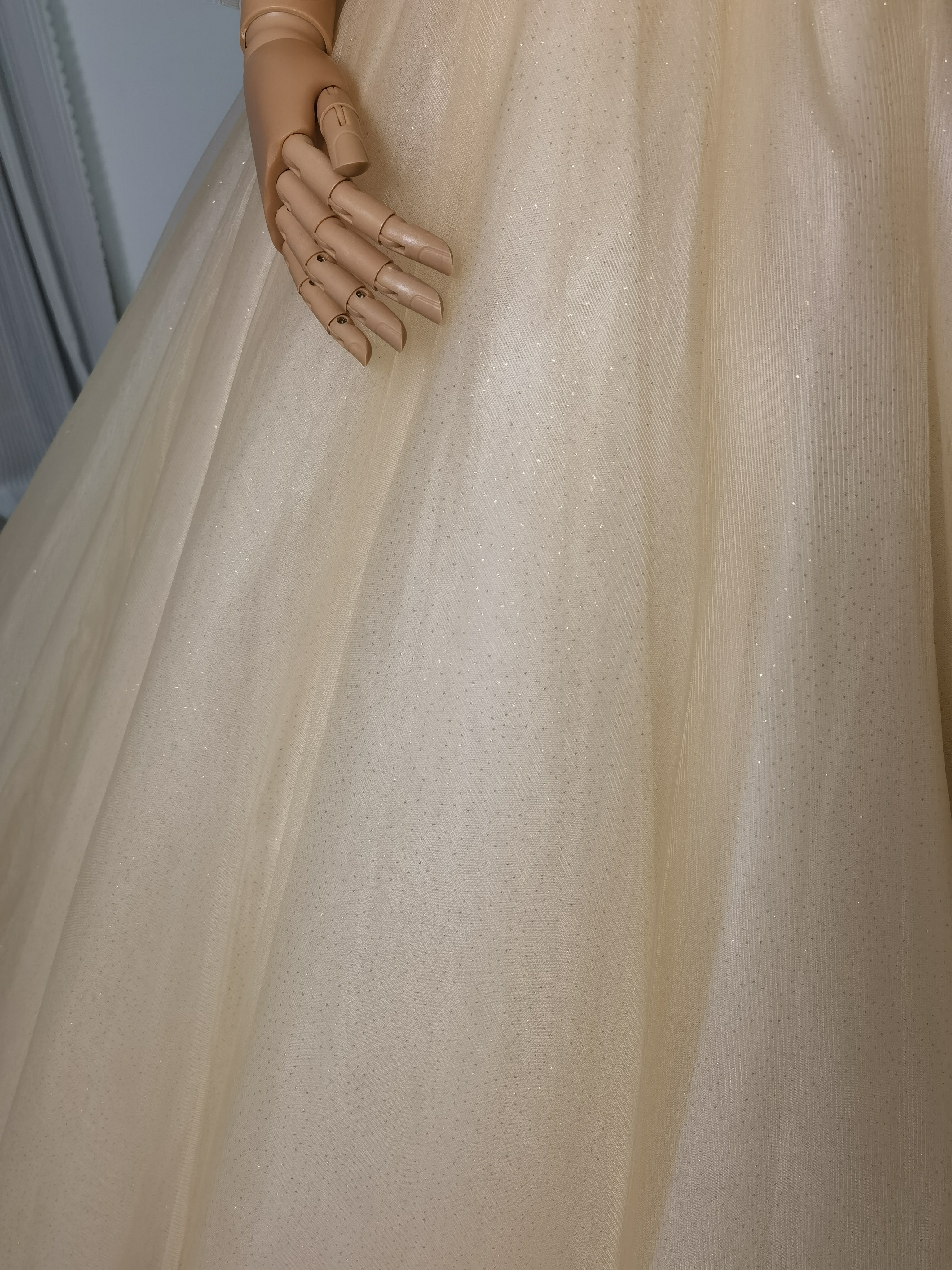 高品質！ウエディングドレス 薄シャンパンの色 オフショルダー ふわふわドレス 結婚式/拳式