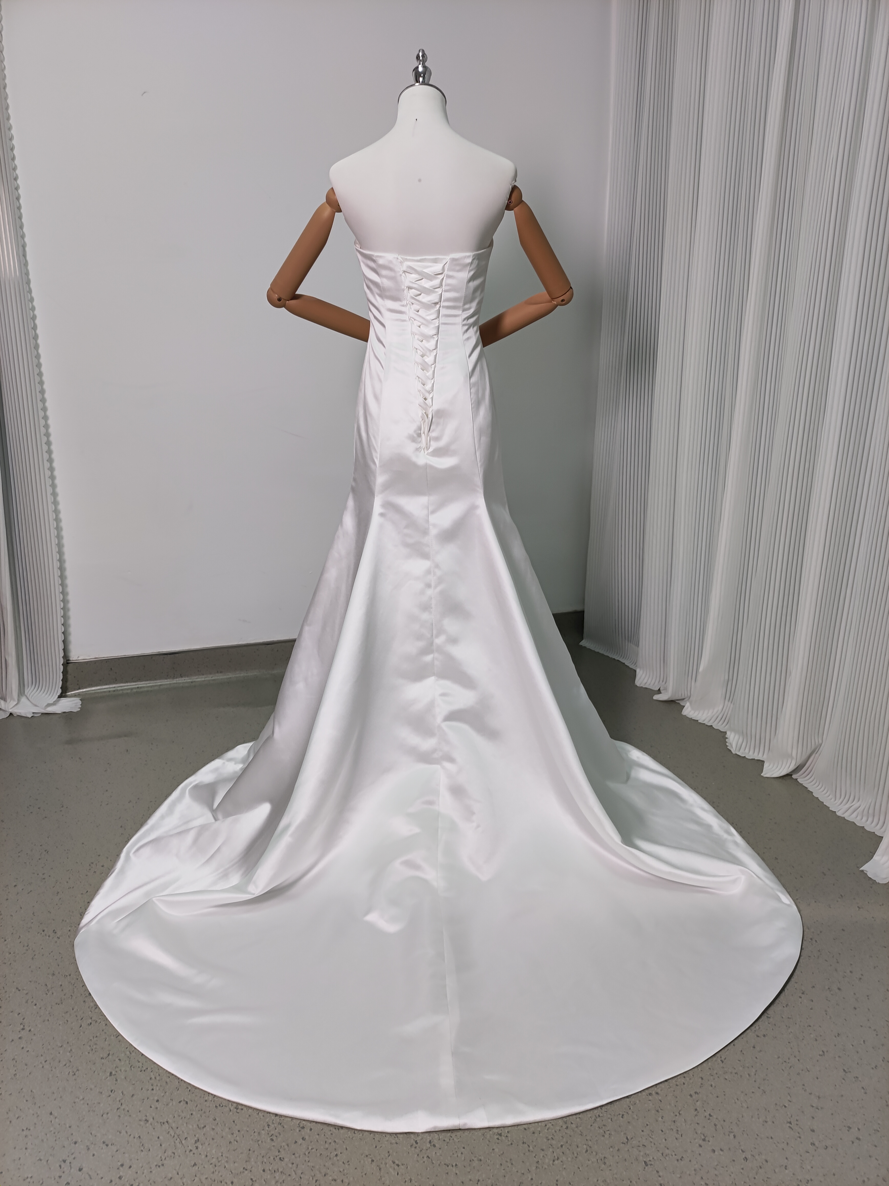ウエディングドレス マーメイドライン ベアトップ ふっくら柔らかなバックリボン レース 結婚式/前撮り
