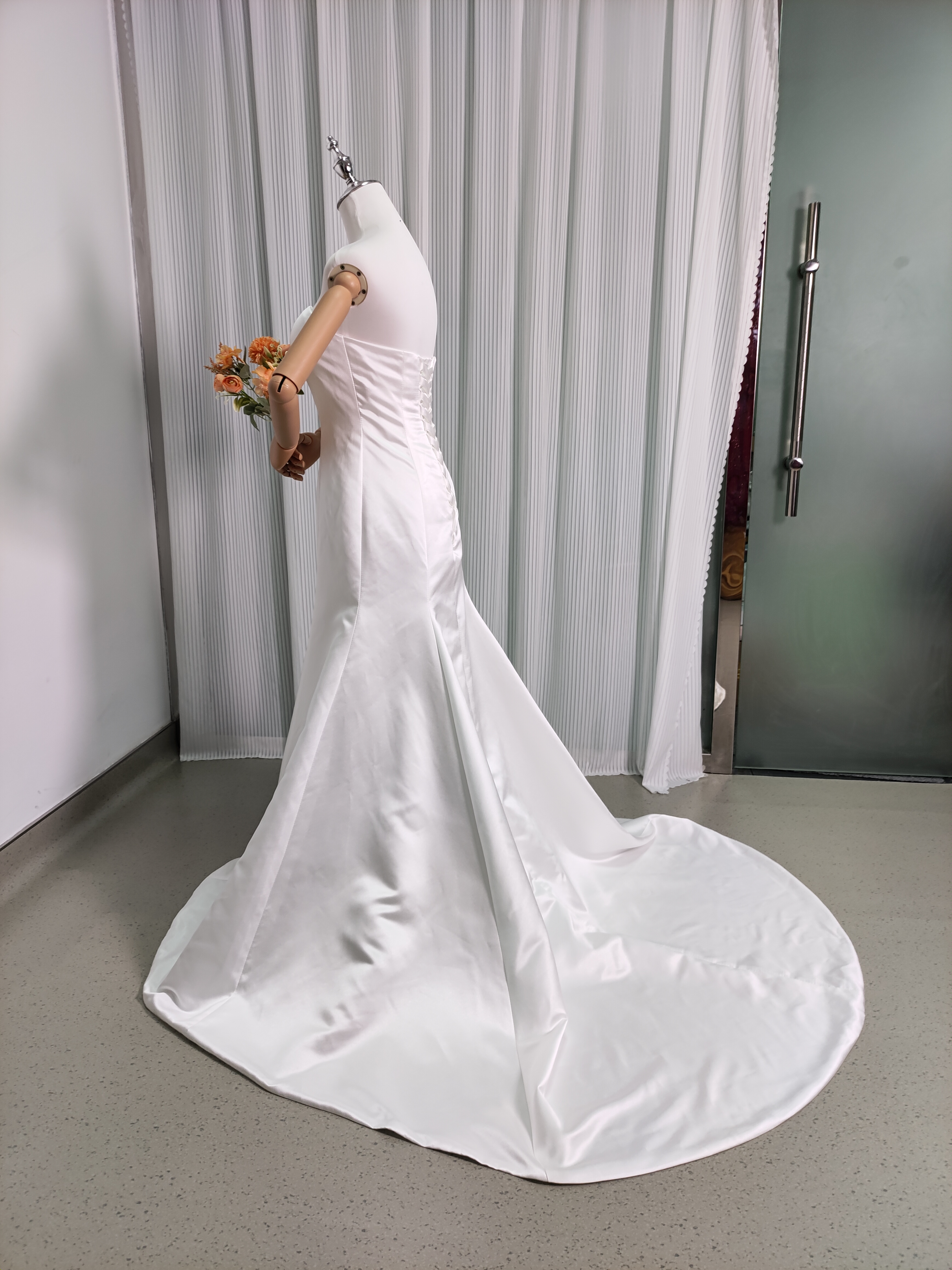 ウエディングドレス マーメイドライン ベアトップ ふっくら柔らかなバックリボン レース 結婚式/前撮り