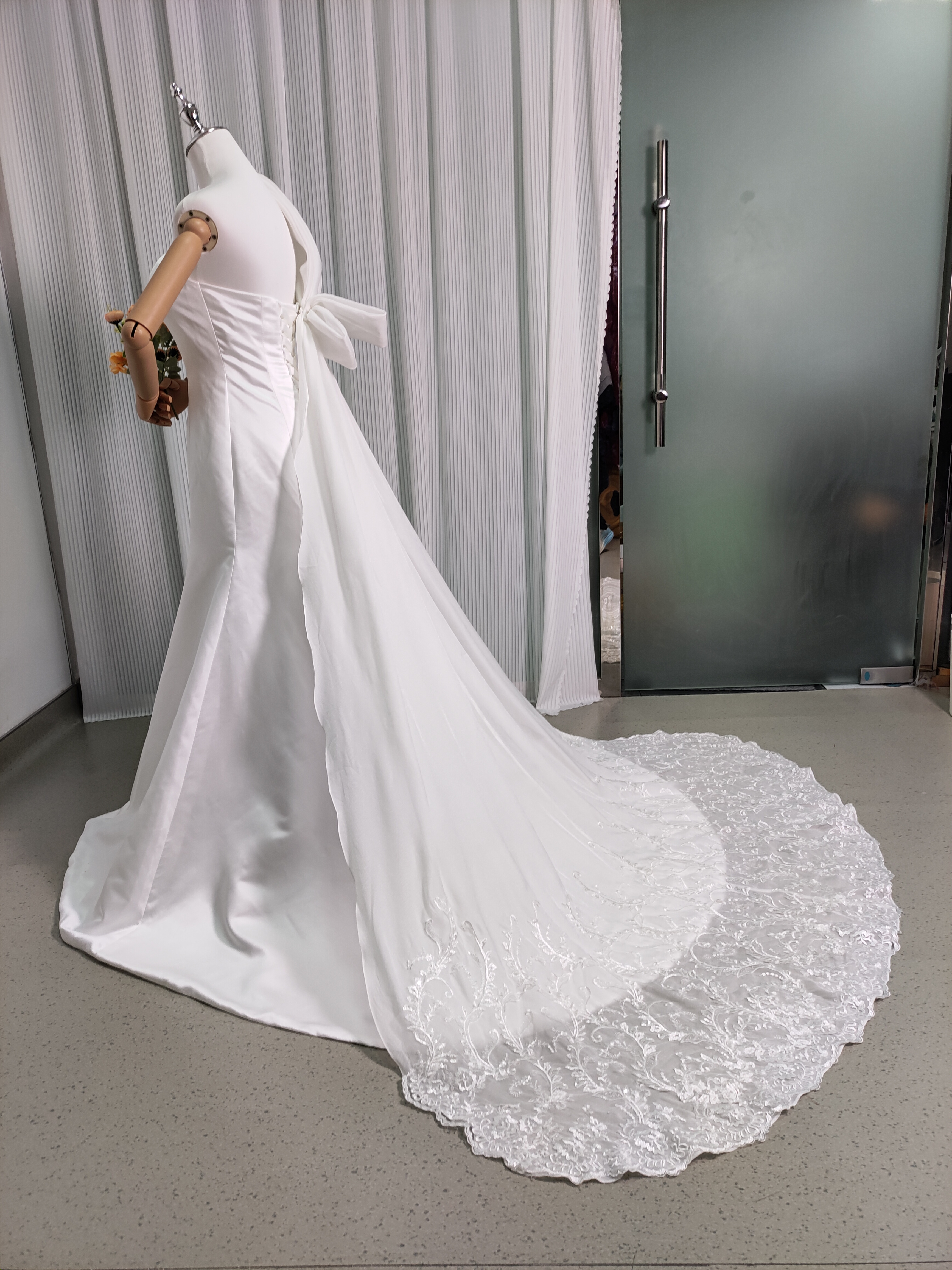 ウエディングドレス マーメイドライン ベアトップ ふっくら柔らかなバックリボン レース 結婚式/前撮り
