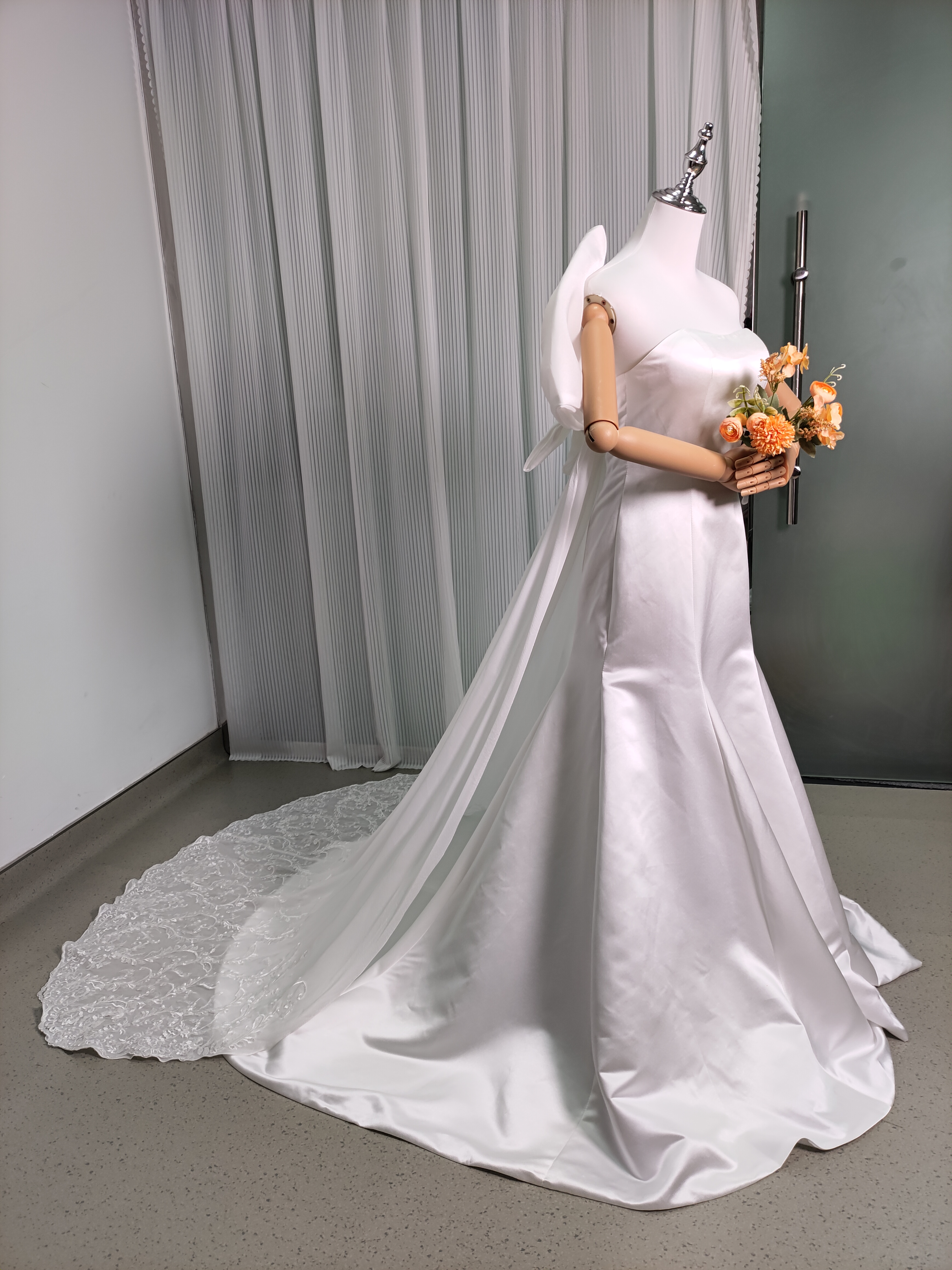 ウエディングドレス マーメイドライン ベアトップ ふっくら柔らかなバックリボン レース 結婚式/前撮り