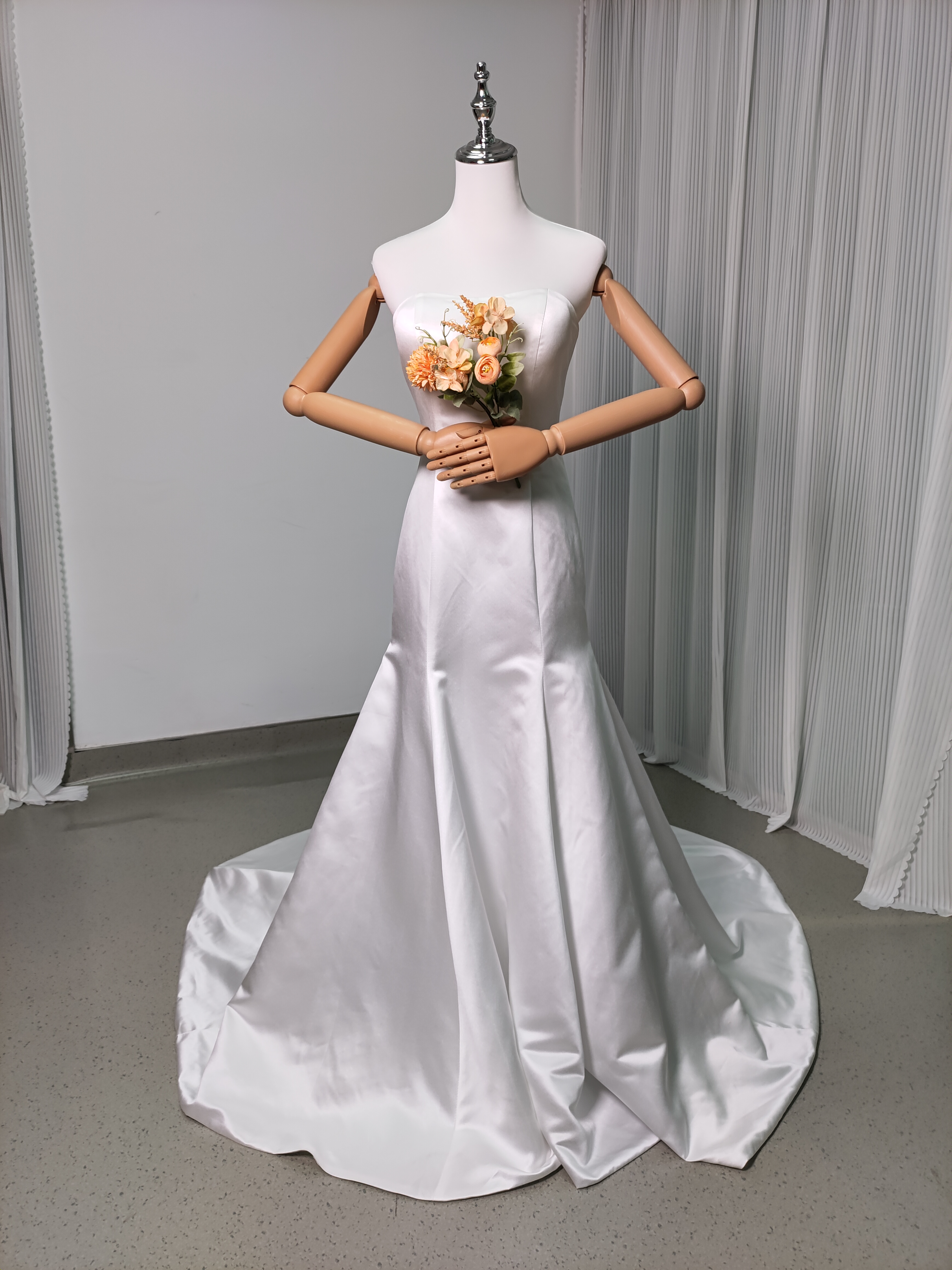 ウエディングドレス マーメイドライン ベアトップ ふっくら柔らかなバックリボン レース 結婚式/前撮り