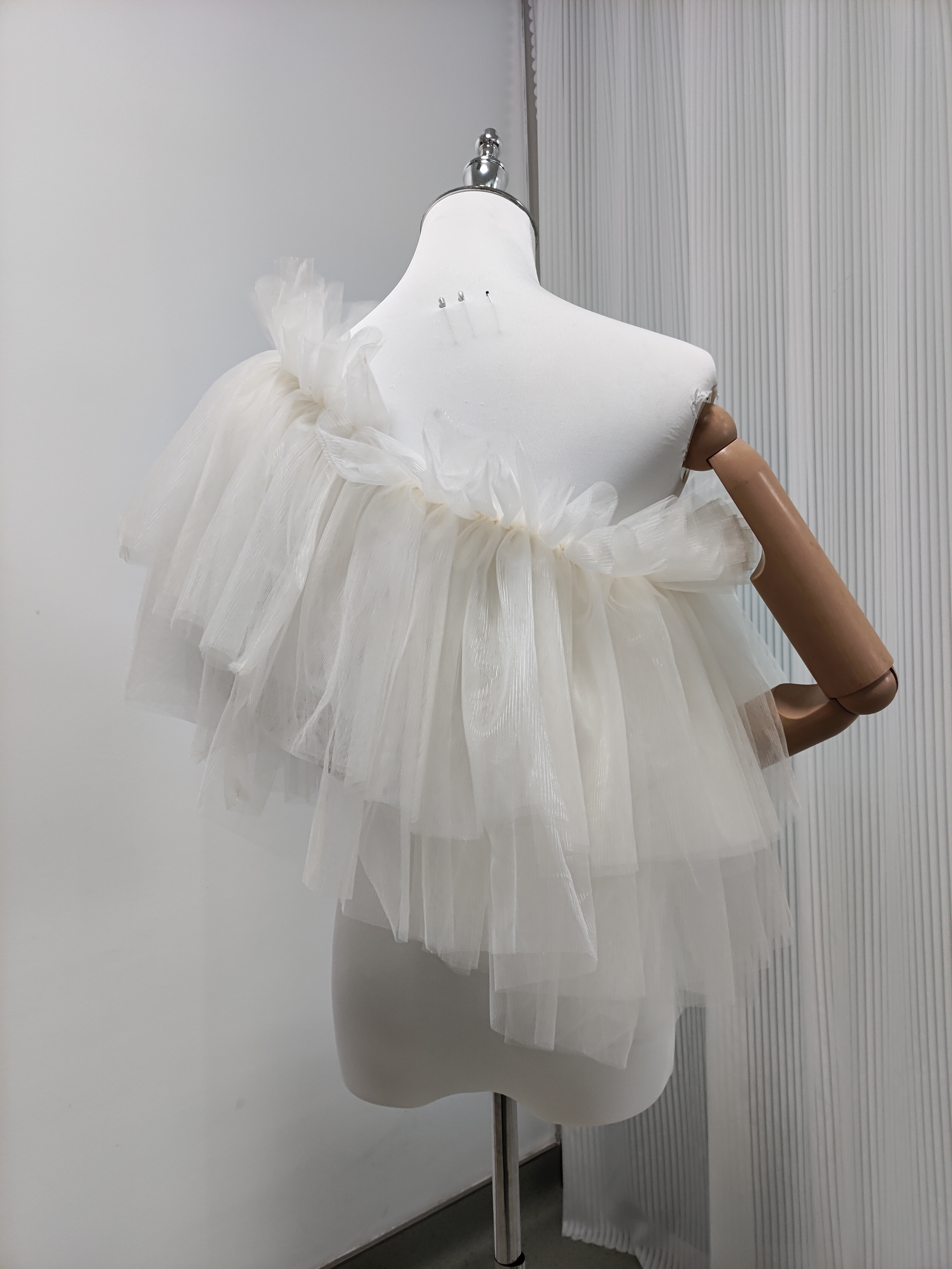 可愛い トップス ショルダー型 ソフトチュール ベージュ 披露宴/結婚式