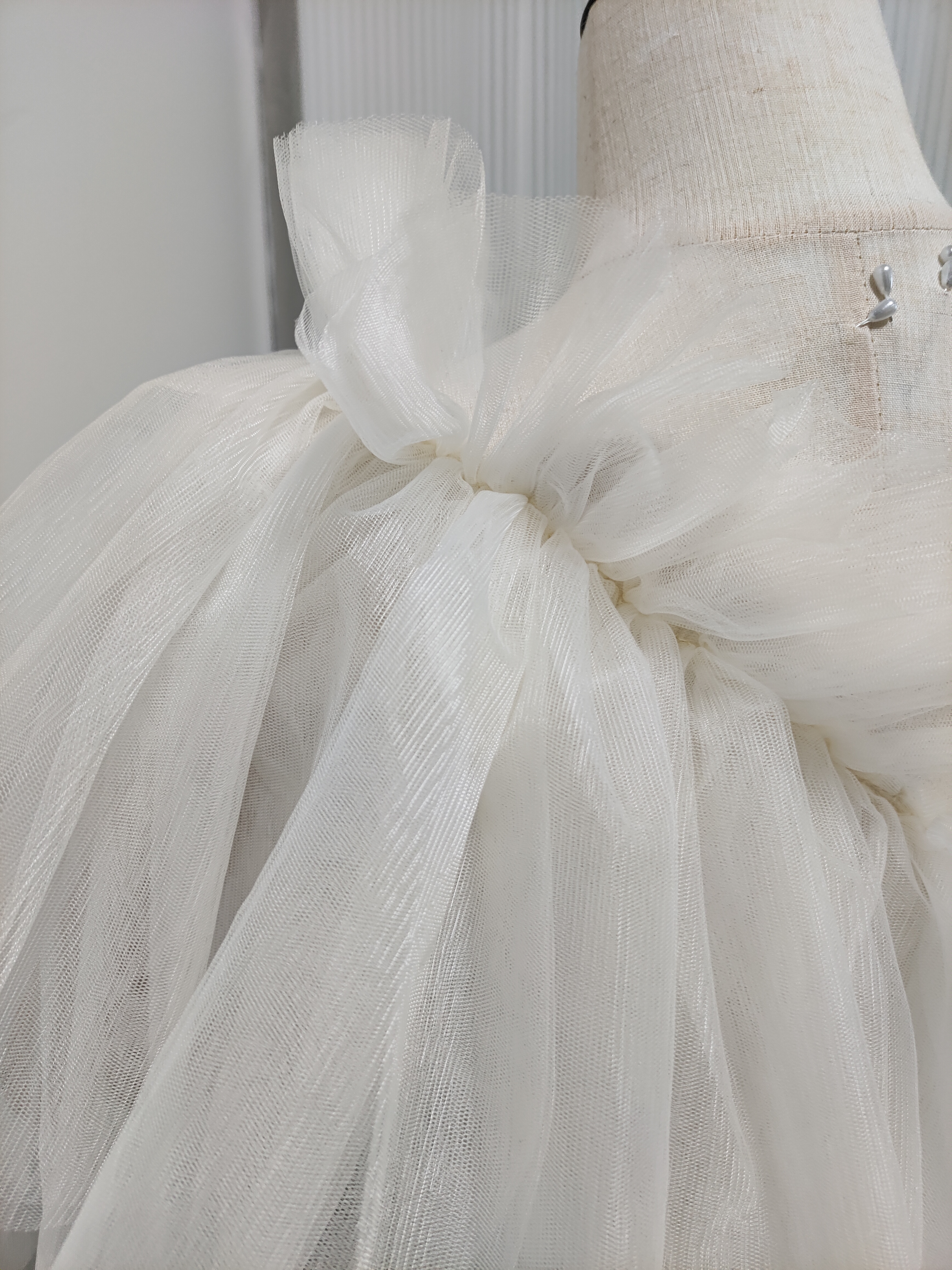 可愛い トップス ショルダー型 ソフトチュール ベージュ 披露宴/結婚式