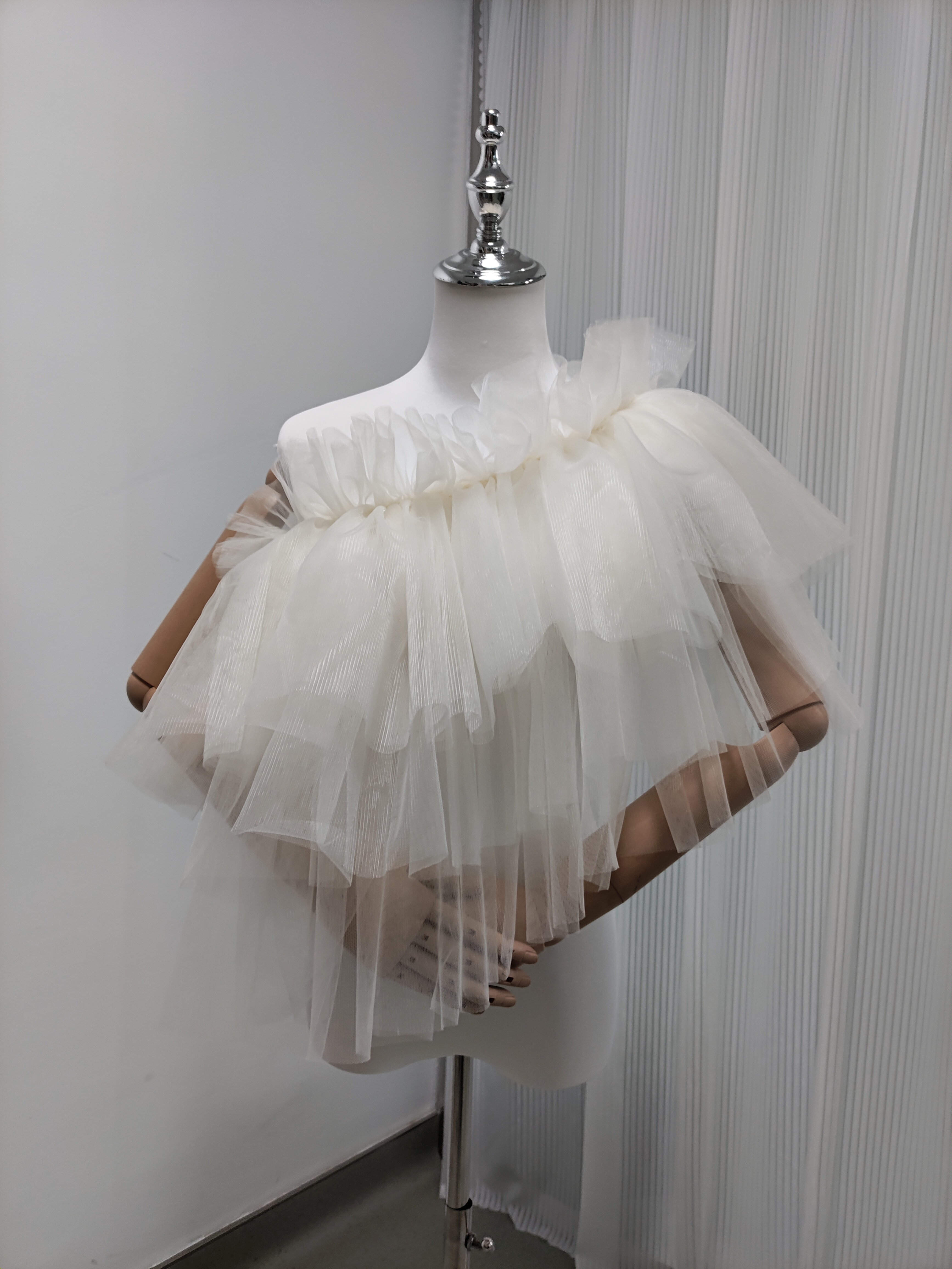 可愛い トップス ショルダー型 ソフトチュール ベージュ 披露宴/結婚式