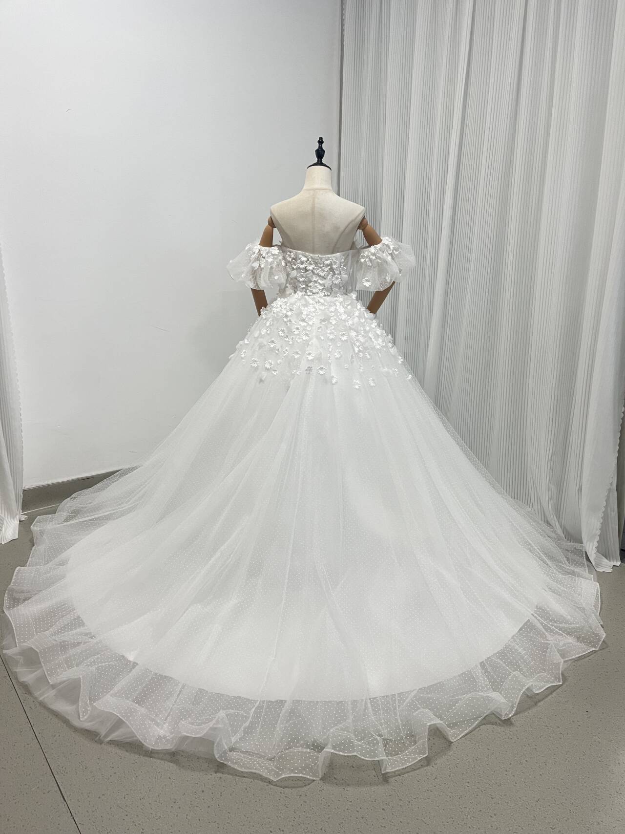 可愛い ウェディングドレス ベアトップ 取り外し袖 贅沢な小花総レース プリンセスライン 結婚式/前撮り