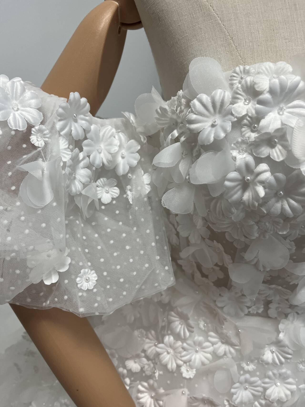 可愛い ウェディングドレス ベアトップ 取り外し袖 贅沢な小花総レース プリンセスライン 結婚式/前撮り