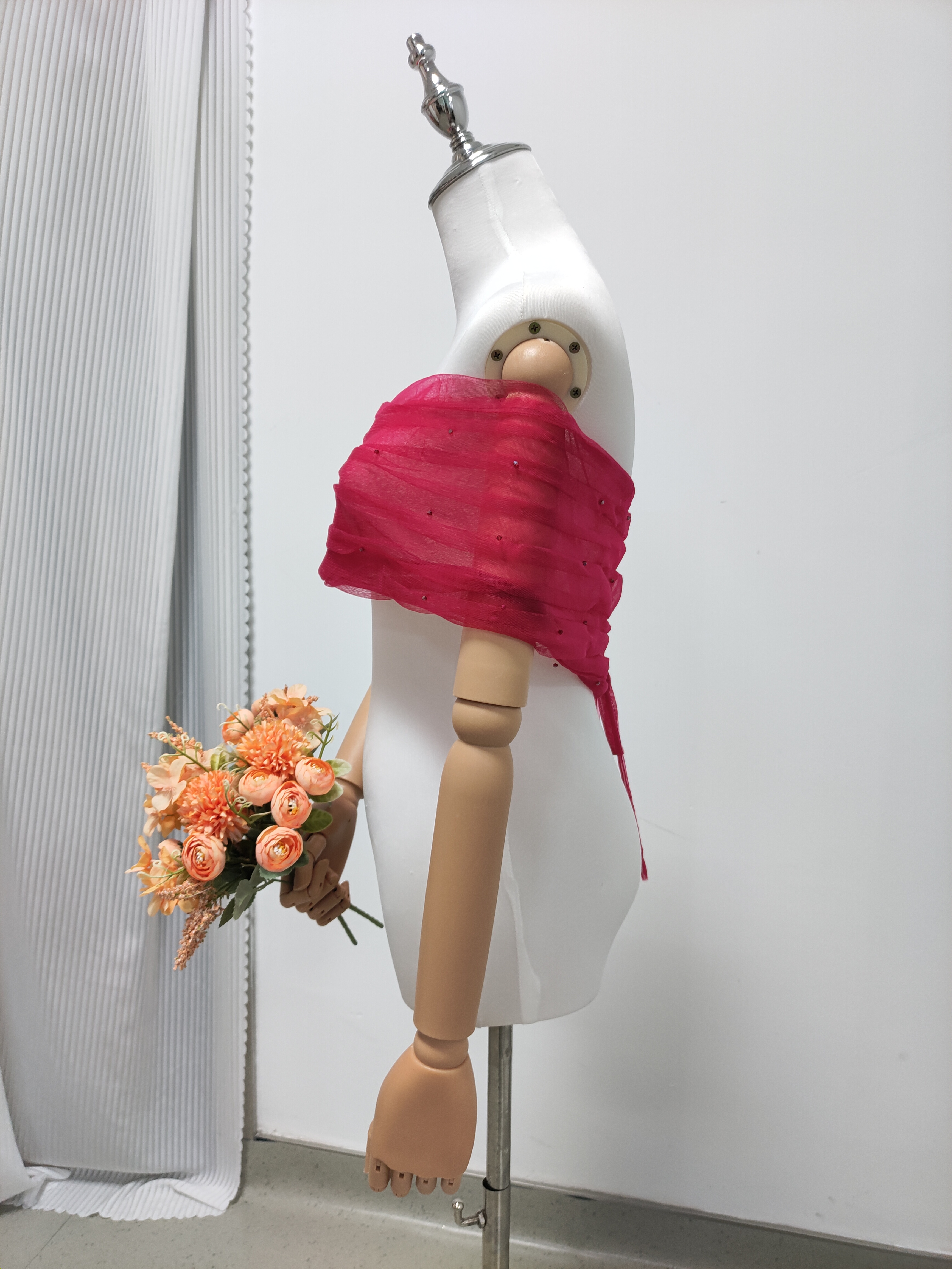 取り外しオフショルダー ボルドー色 編み上げ キラキラのハンドビーディング 色直し 前撮り