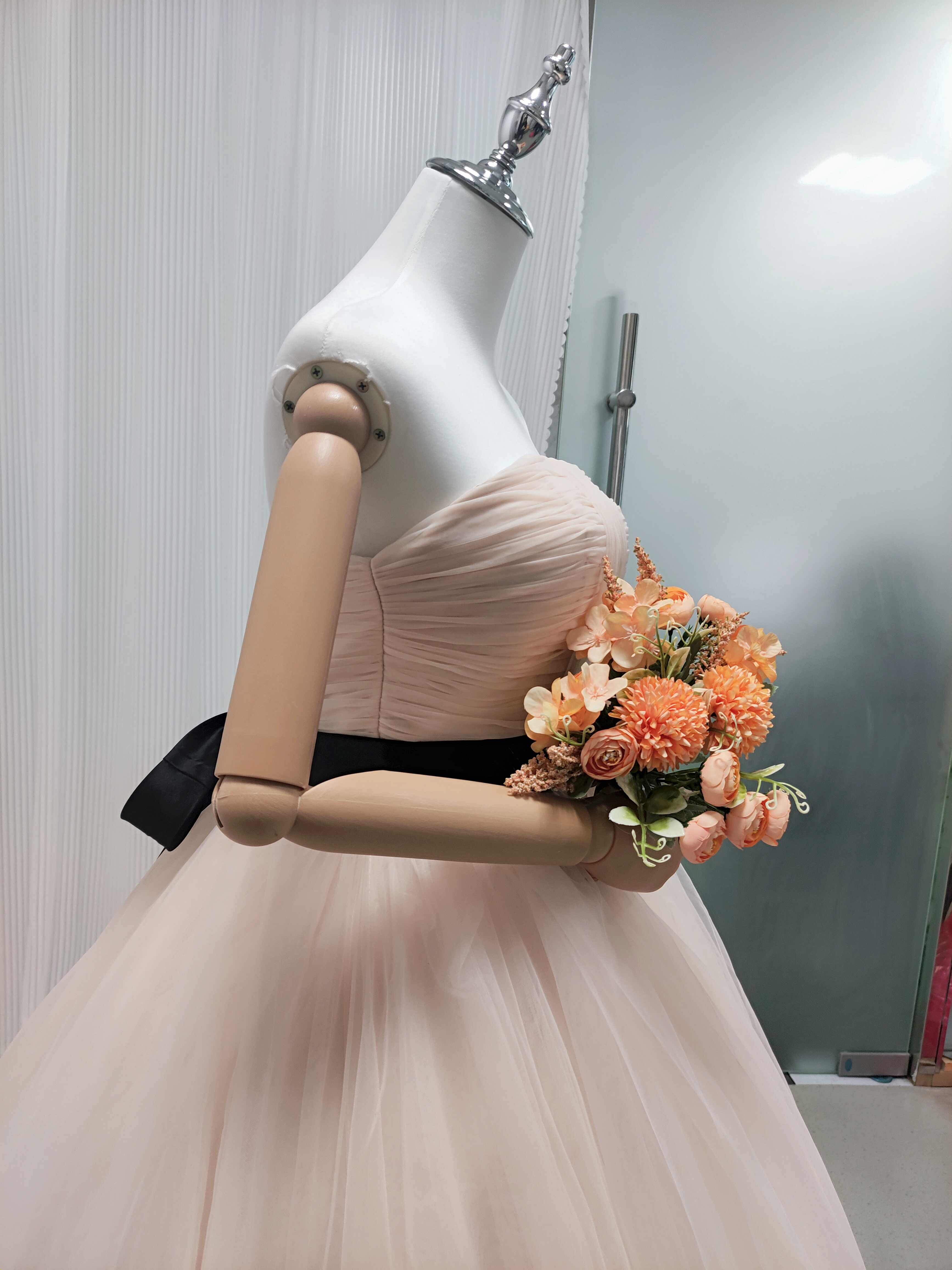 カラードレス ベアトップ 薄シャンパンの色 ベルト チュールドレス 二次会 前撮り