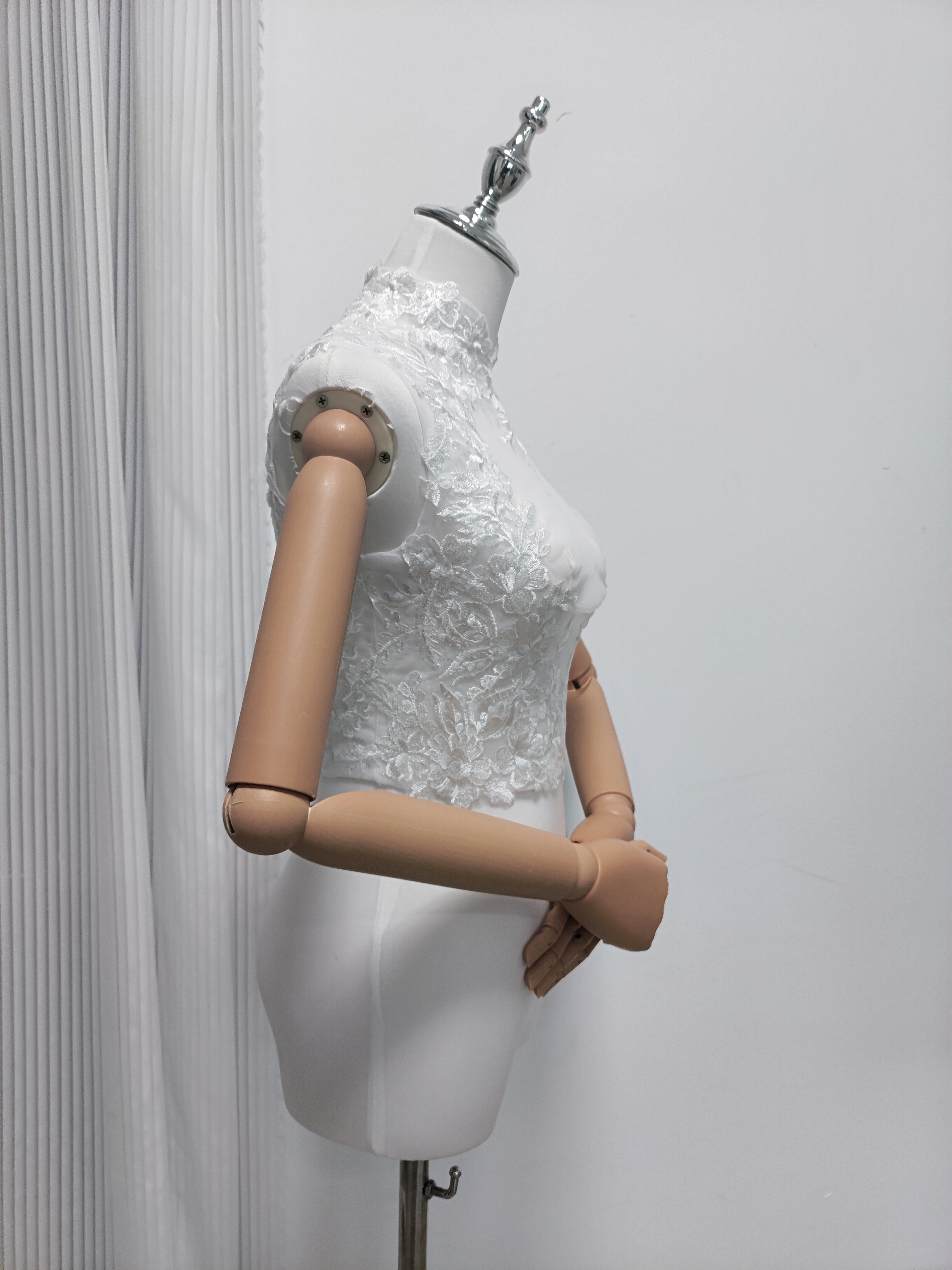 ボレロ フレンチスリーブ ノースリーブ くるみボタン 咲き誇る透け花レース 花嫁/ウェディングドレス