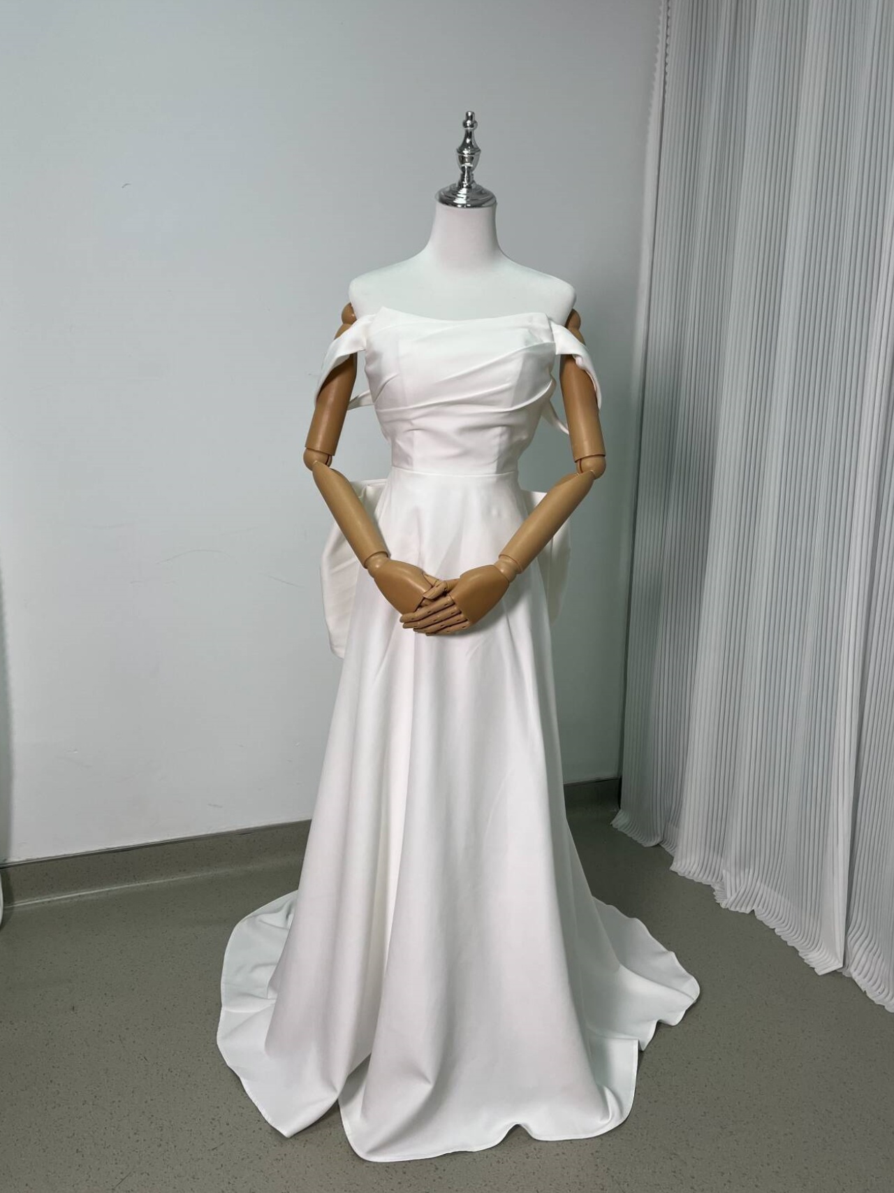 上品！パーティードレス オフショルダー 豪華なバックリボン デザイン感 スレンダーライン 披露宴