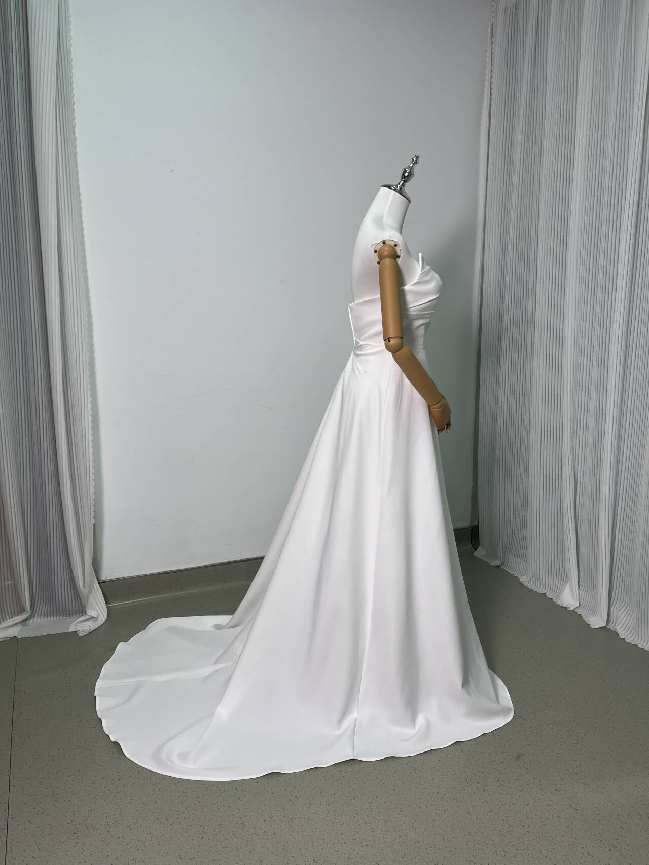 上品！パーティードレス オフショルダー 豪華なバックリボン デザイン感 スレンダーライン 披露宴