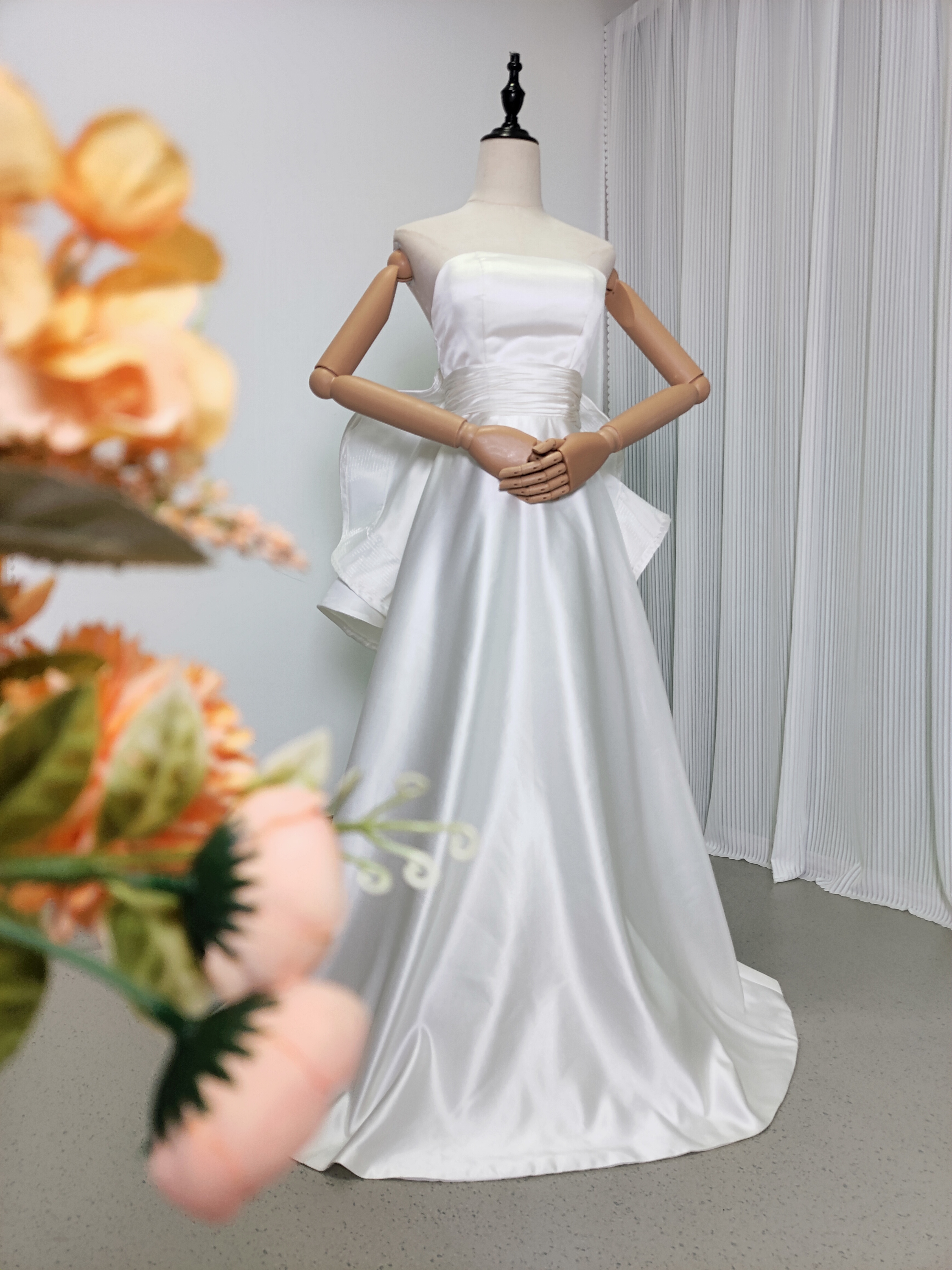 ウェディングドレス ベアトップ ラッフルフリル 豪華なバックリボン 結婚式/披露宴