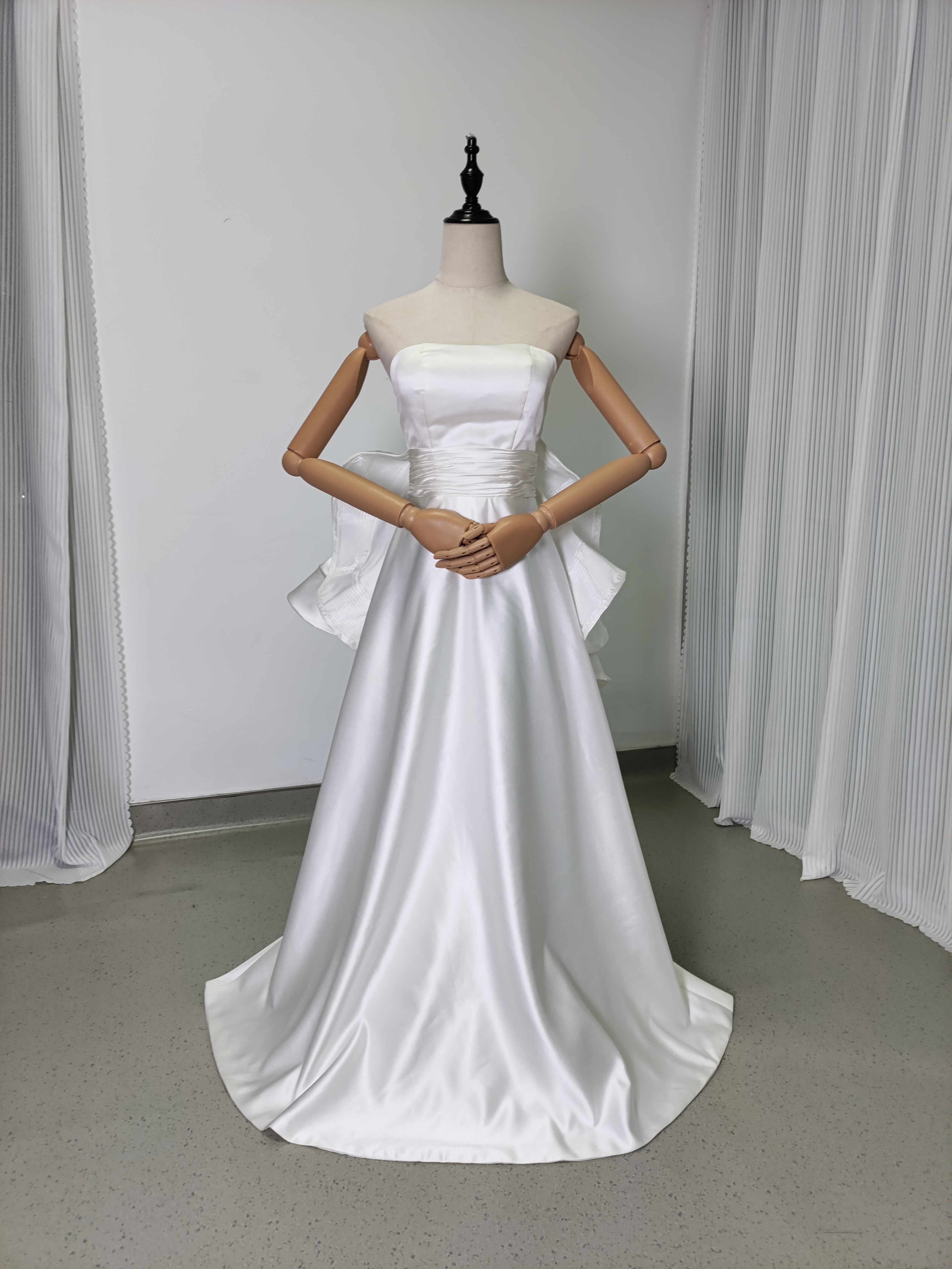 ウェディングドレス ベアトップ ラッフルフリル 豪華なバックリボン 結婚式/披露宴