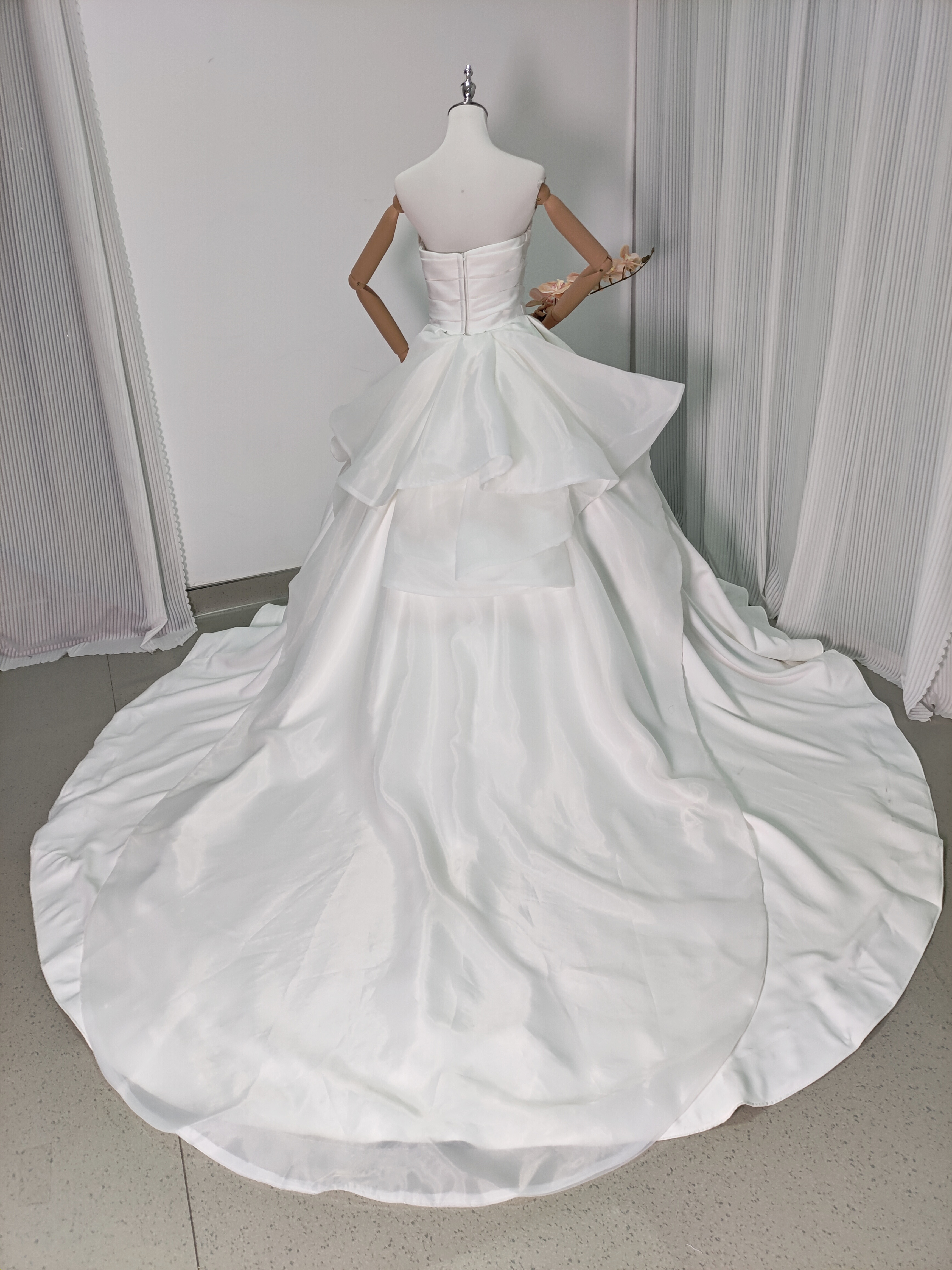ウェディングドレス ベアトップ ふっくら柔らかなバックリボン ファスナー 結婚式/披露宴