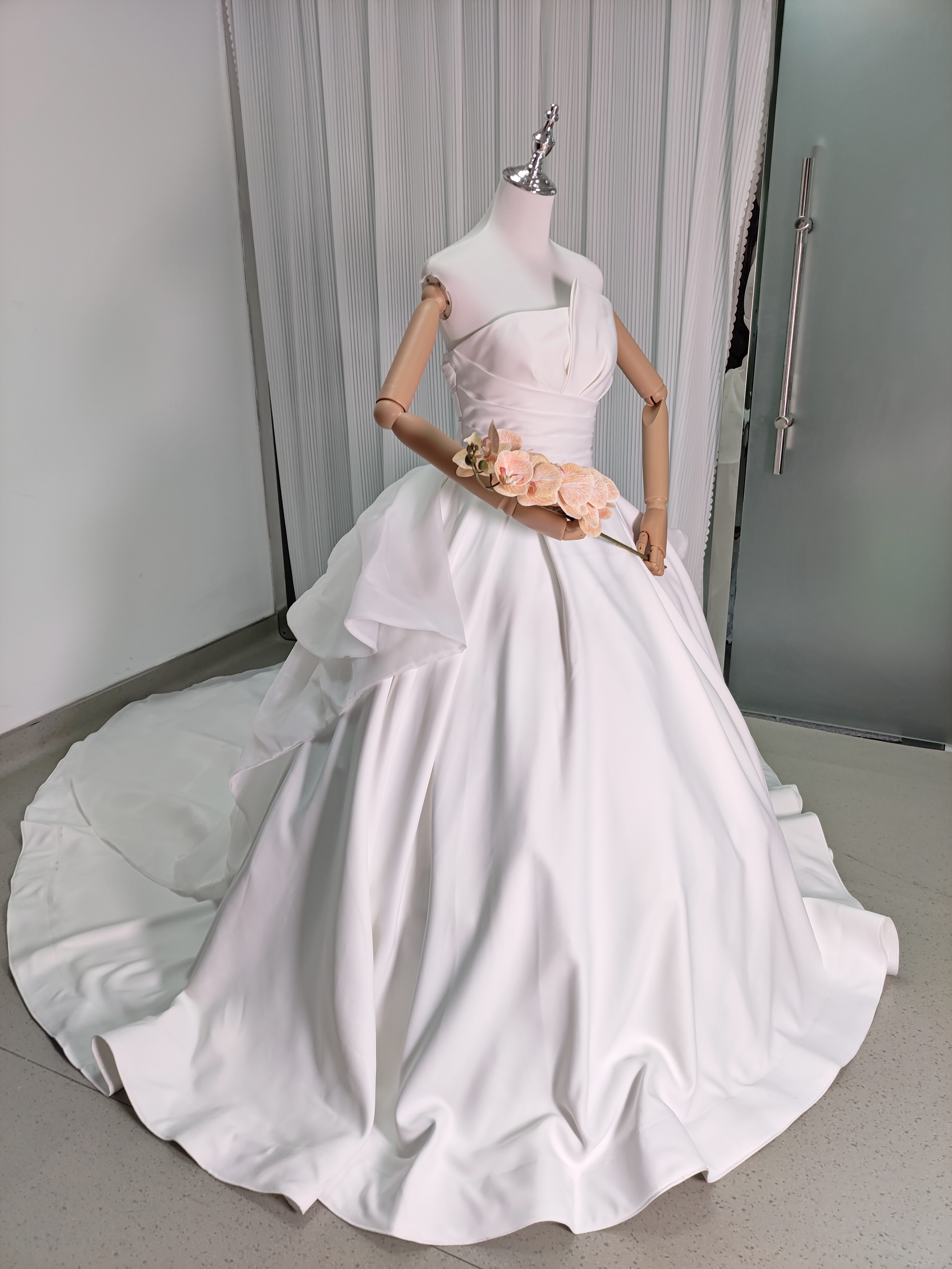 ウェディングドレス ベアトップ ふっくら柔らかなバックリボン ファスナー 結婚式/披露宴